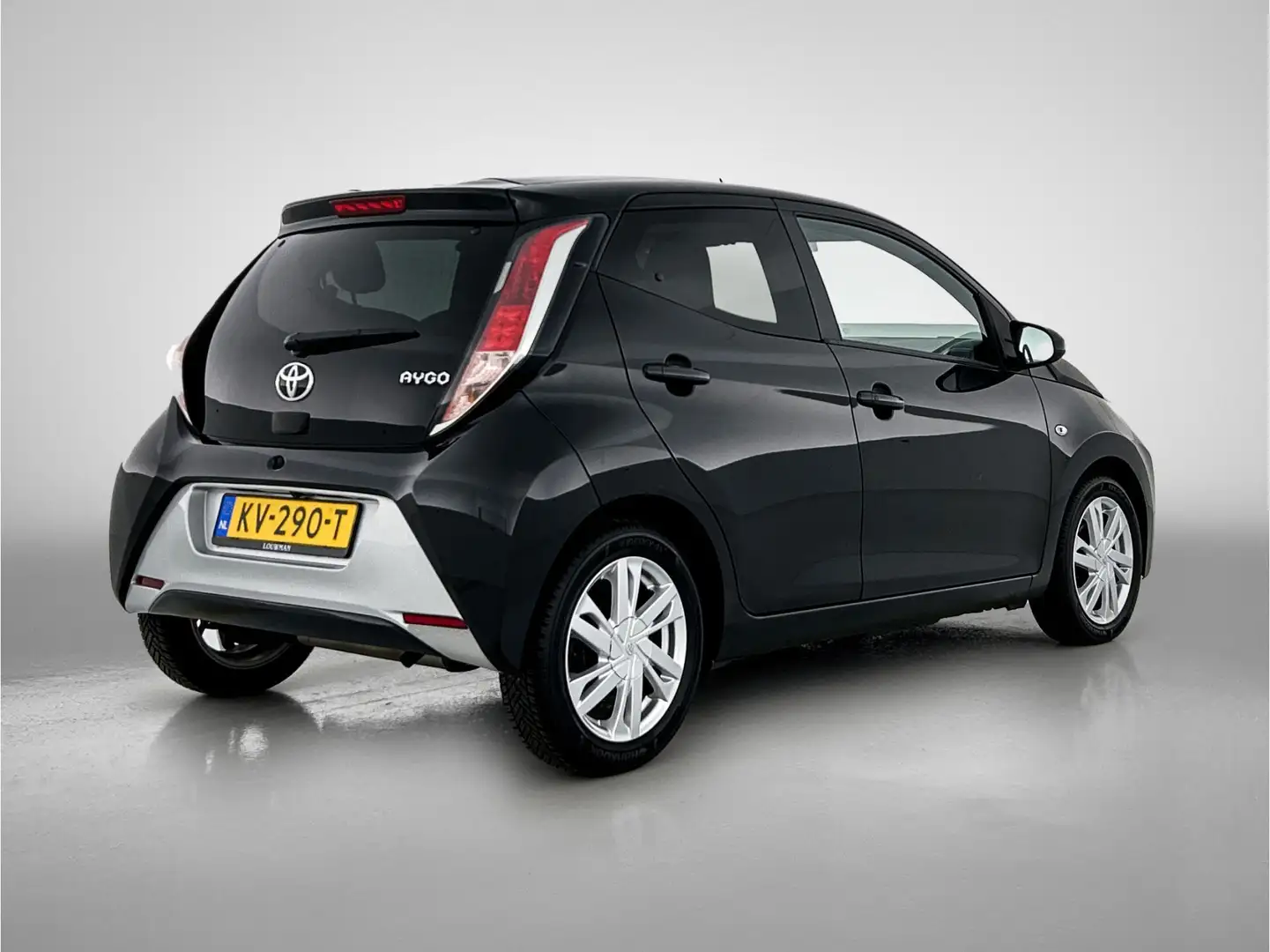 Toyota Aygo 1.0 VVT-i x-play | Achteruitrijcamera | LM velgen Zwart - 2