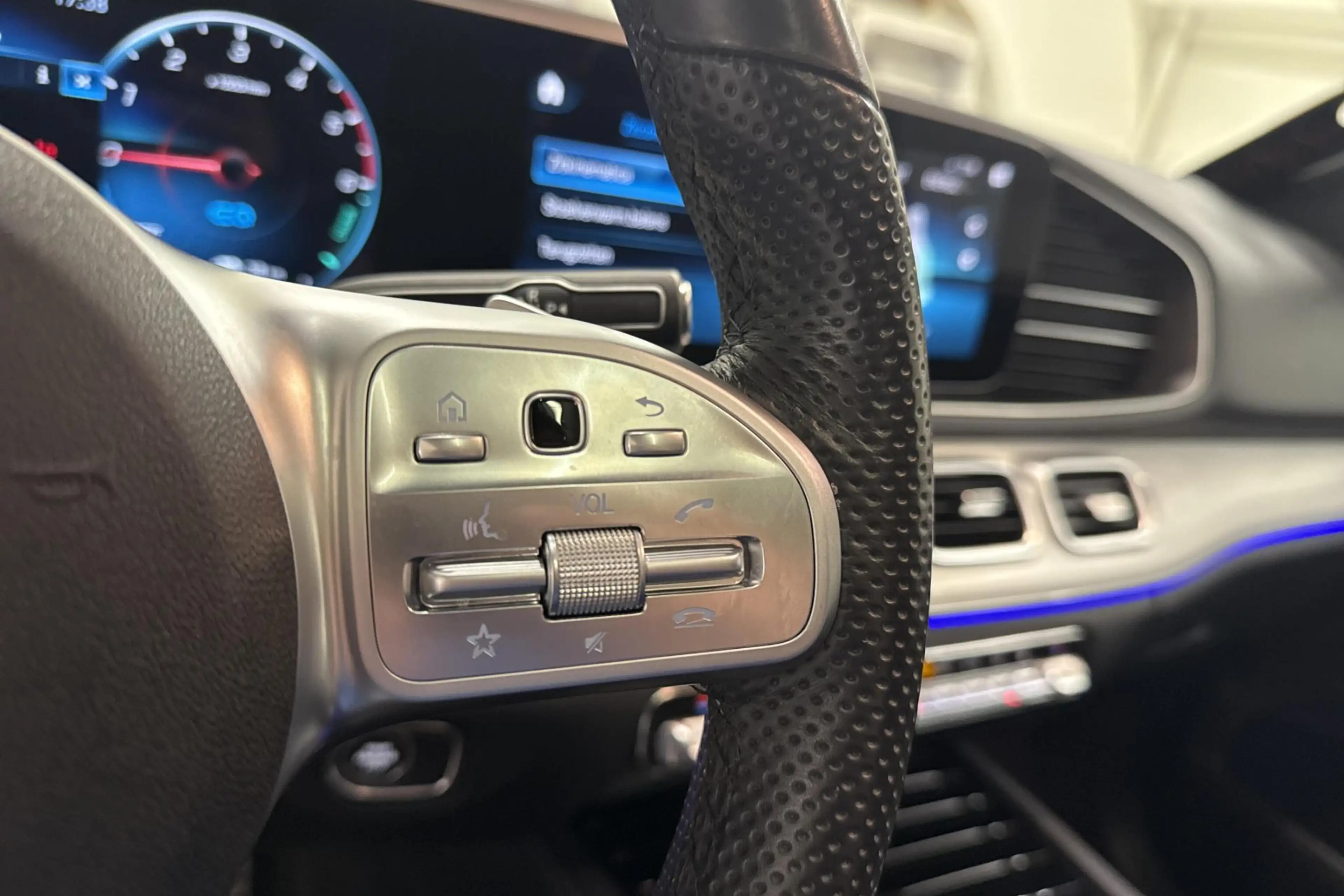 Mercedes-Benz GLE 350 GLE 350de 4MATIC AMG LINE — photo 19