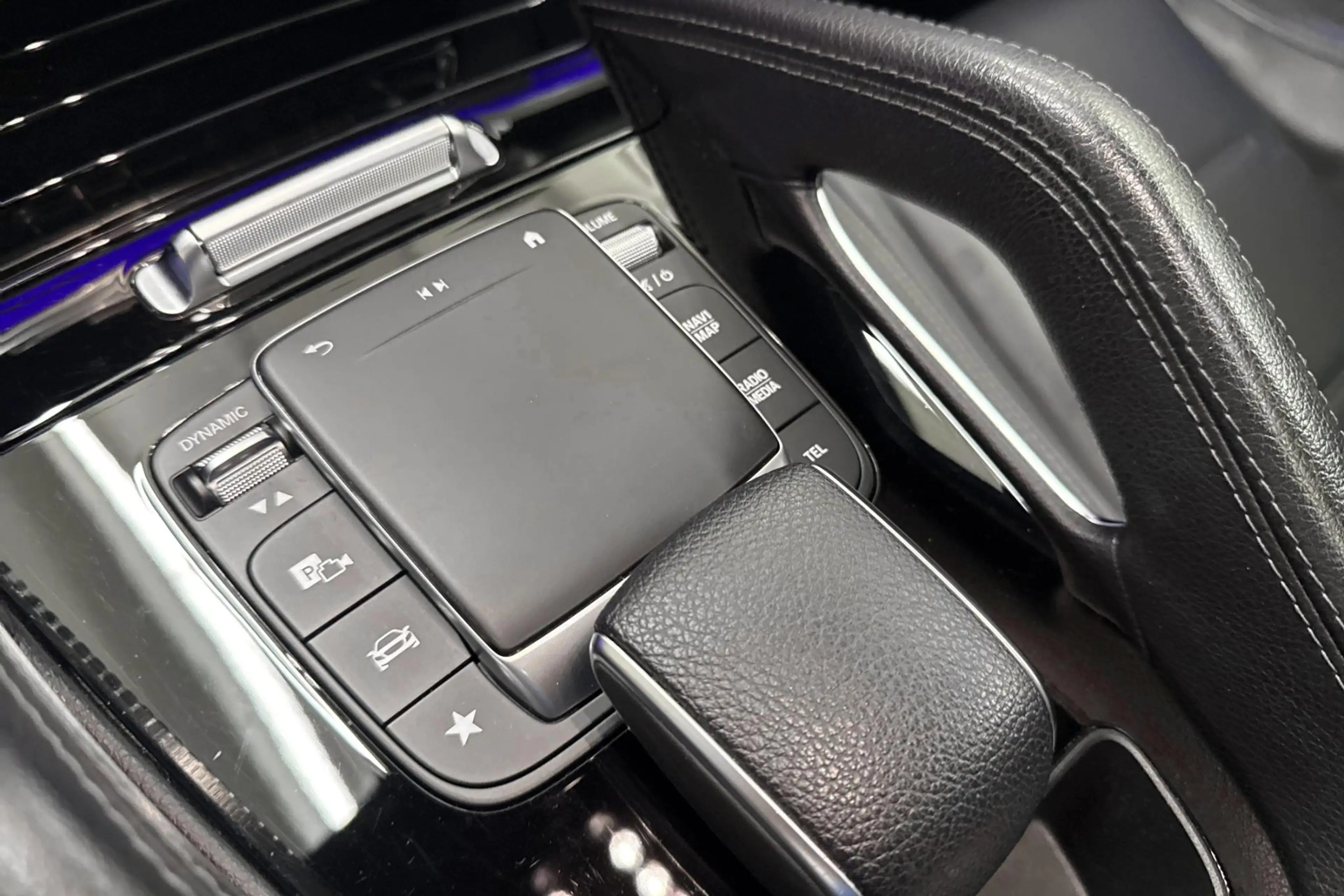 Mercedes-Benz GLE 350 GLE 350de 4MATIC AMG LINE — photo 25