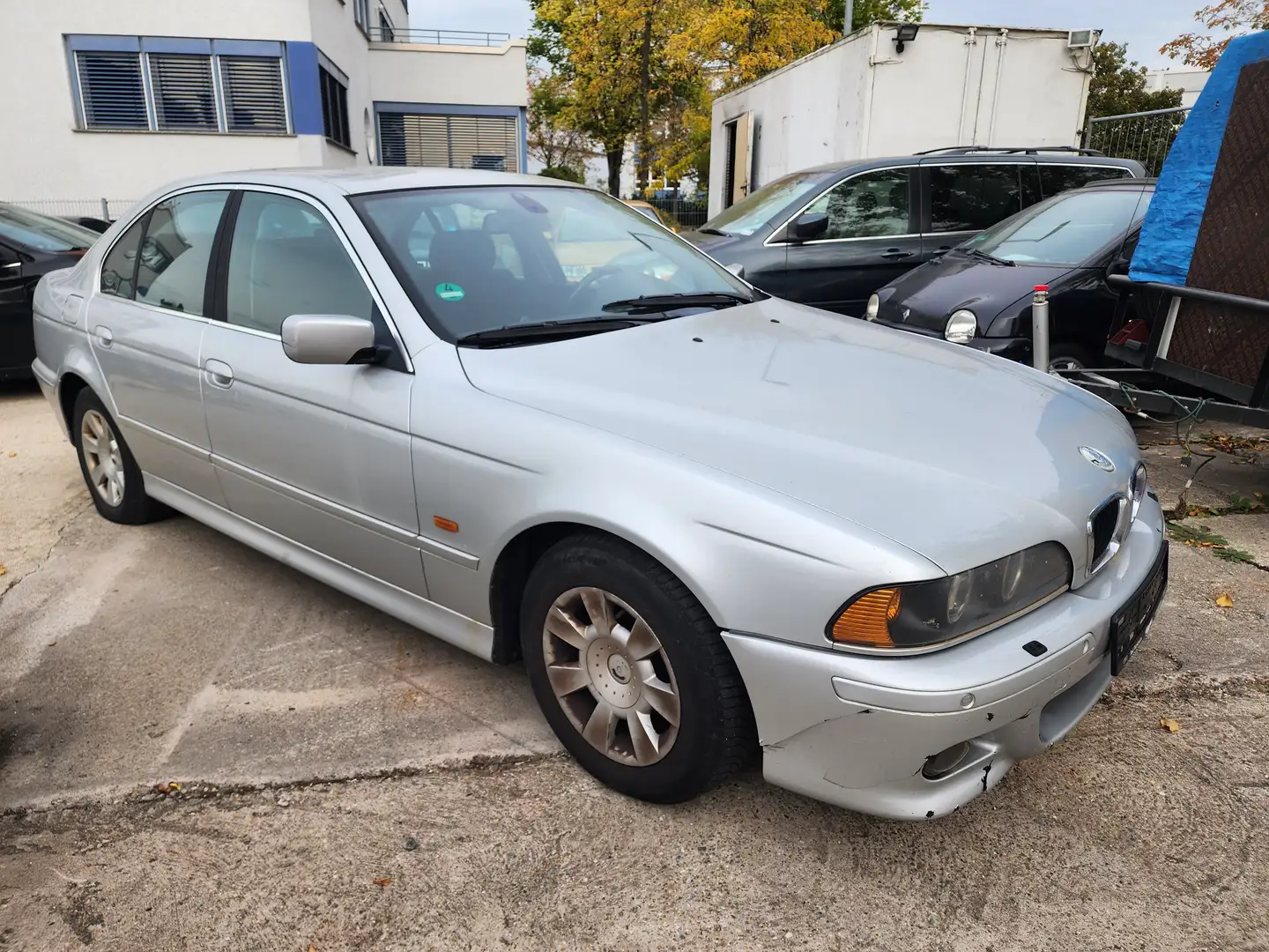 BMW 520 520i M Paket Automatik srebrna - 1