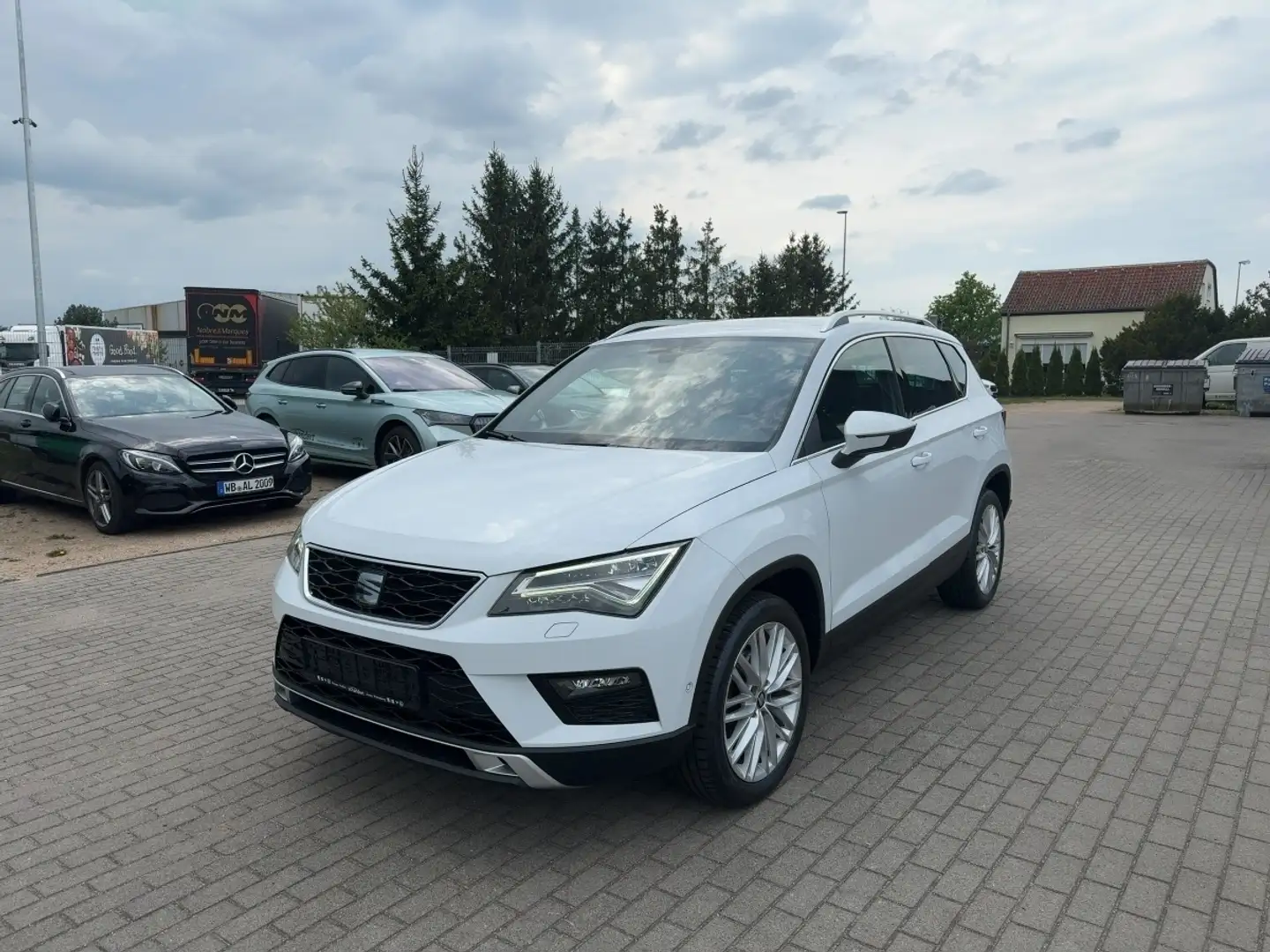 SEAT Ateca 1.5 TSI Xcellence DSG LED Navi AHK Klimaautomati Weiß - 1