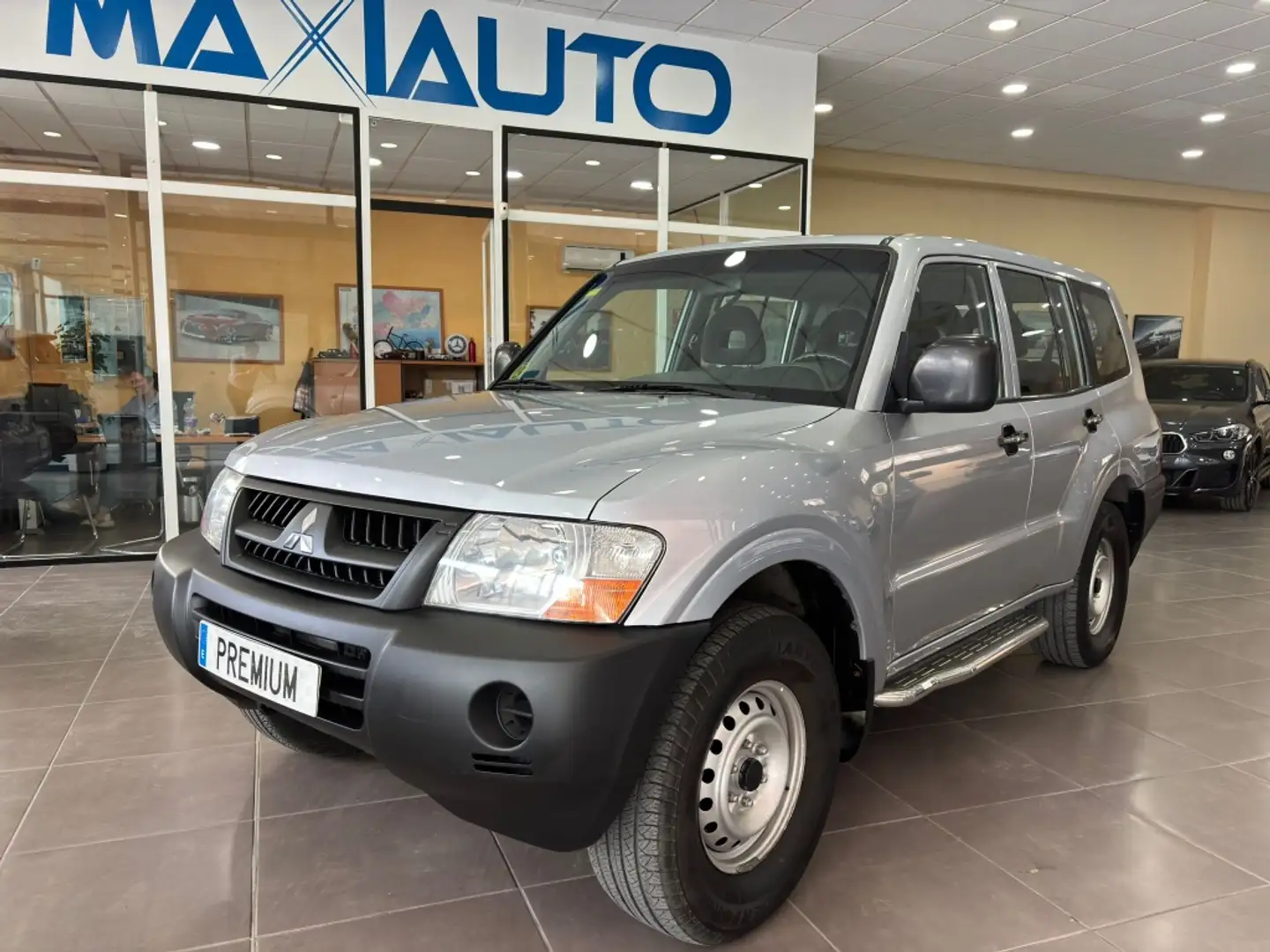 Mitsubishi Montero 2.5 TDI Sahel Gris - 1