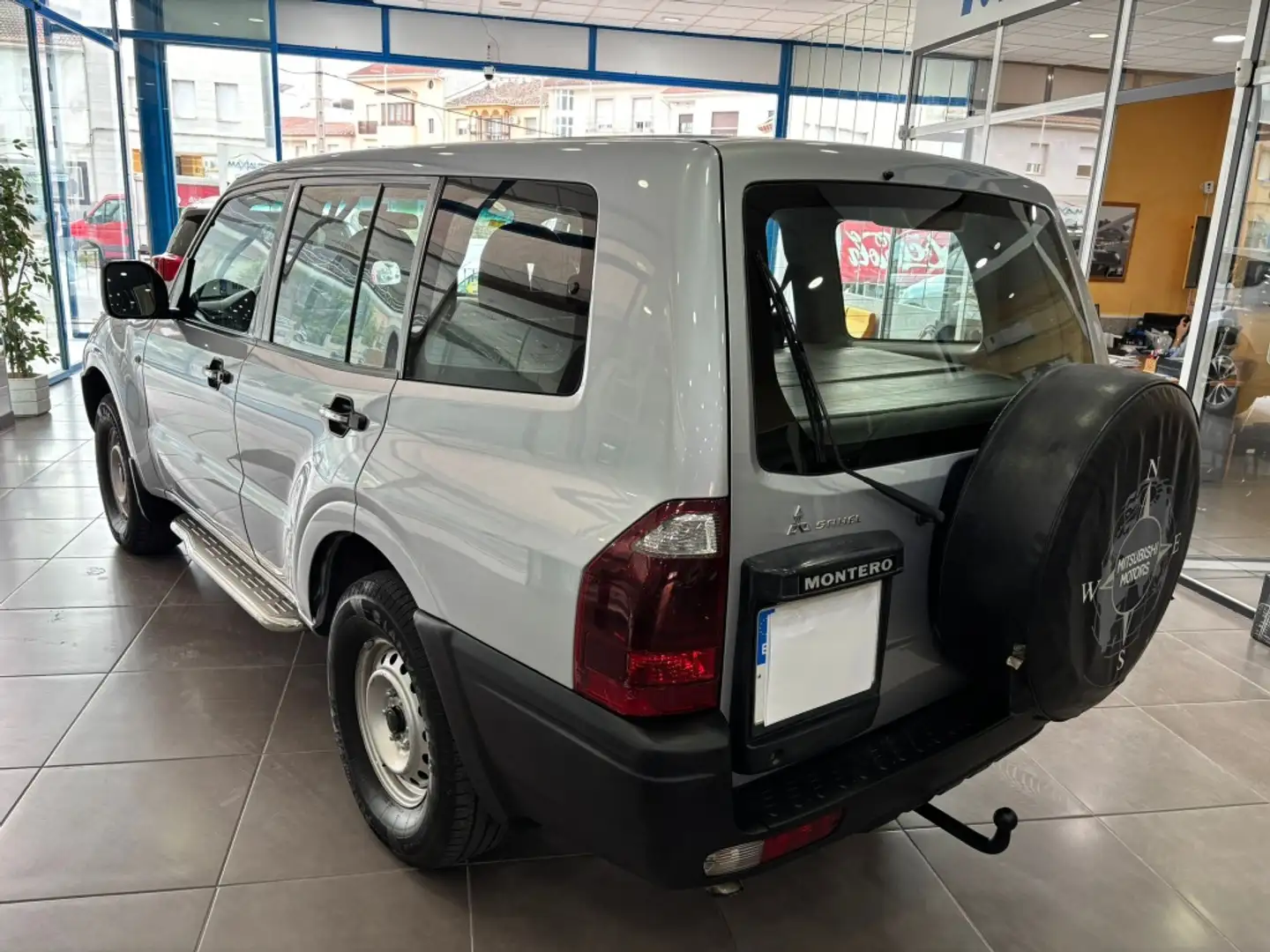 Mitsubishi Montero 2.5 TDI Sahel Gris - 2