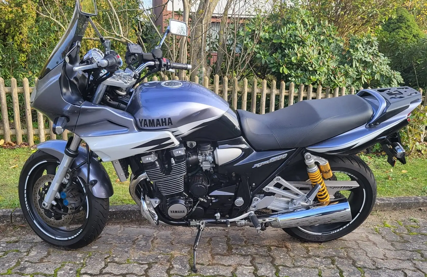 Yamaha XJR 1300 Naked Bike / Tourer Plateado - 1