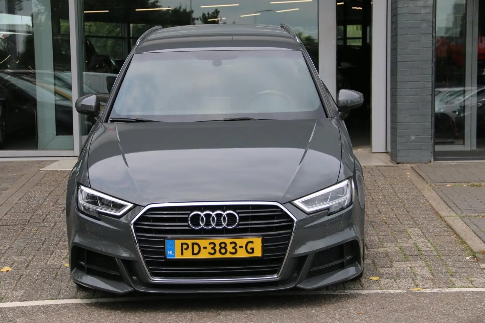 Audi A3 Sportback 1.0 TFSI Sport S Line Edition Grijs - 2