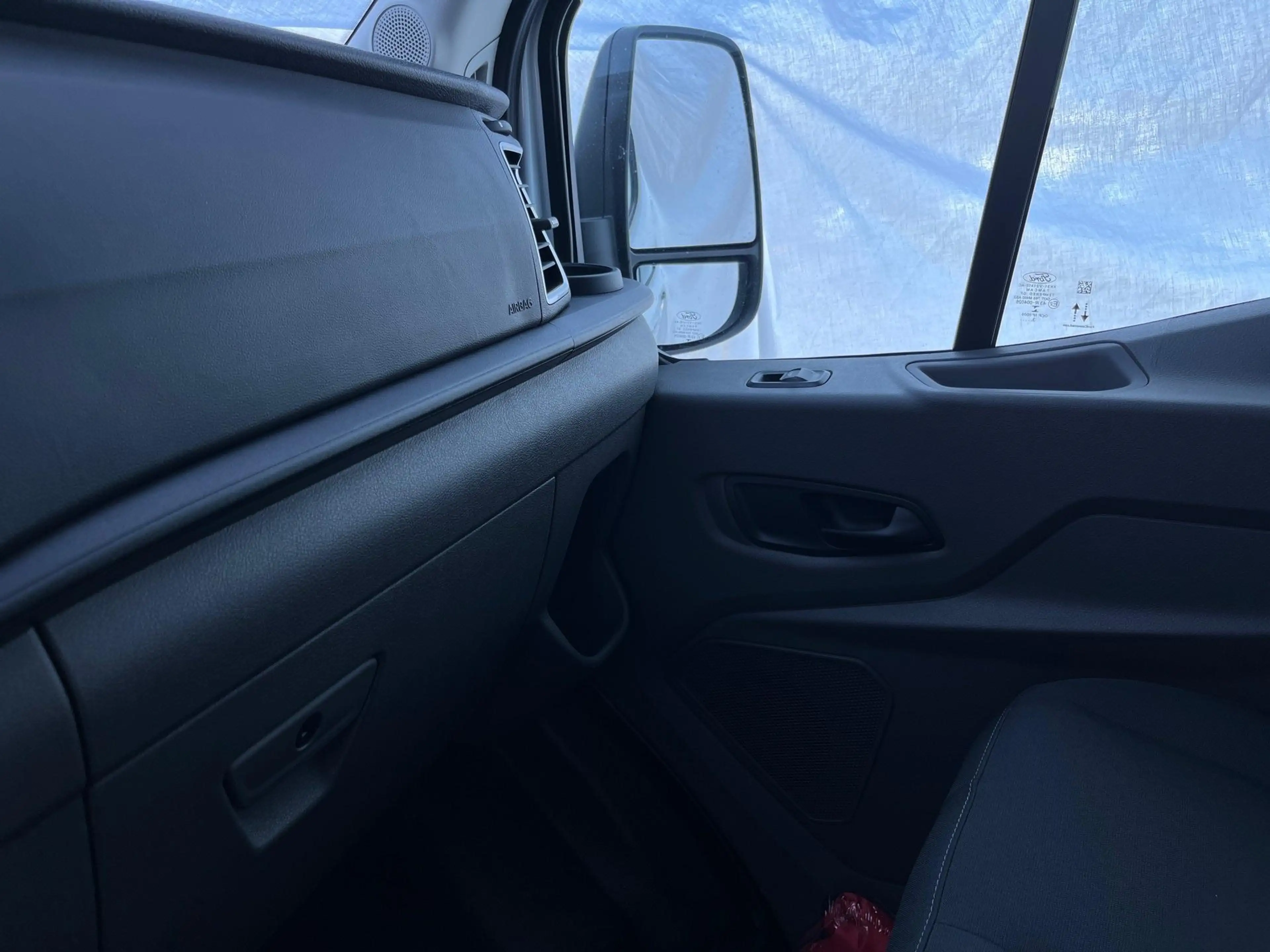 Ford E-Transit Trend — photo 9