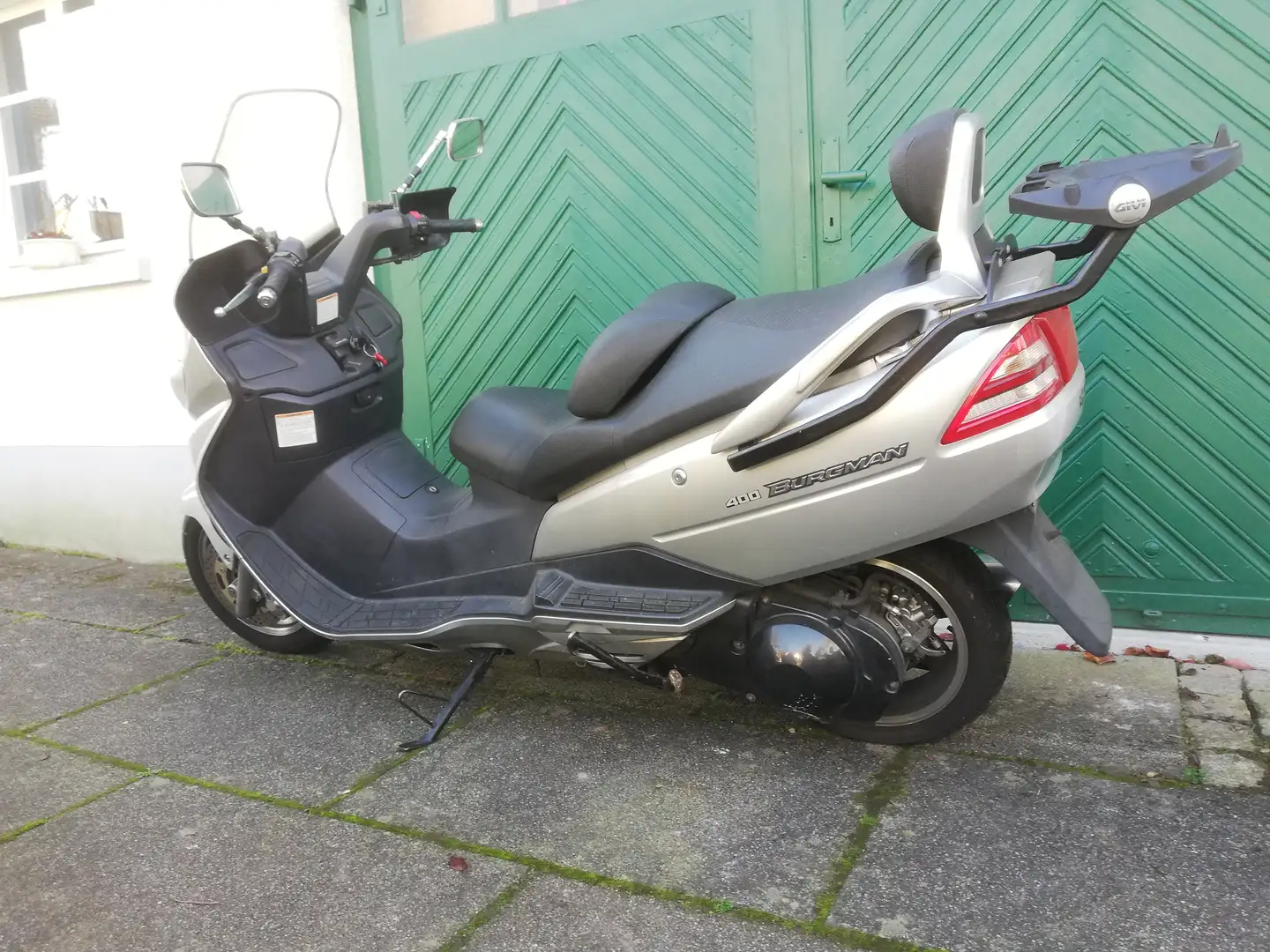 Suzuki Burgman 400 Stříbrná - 1