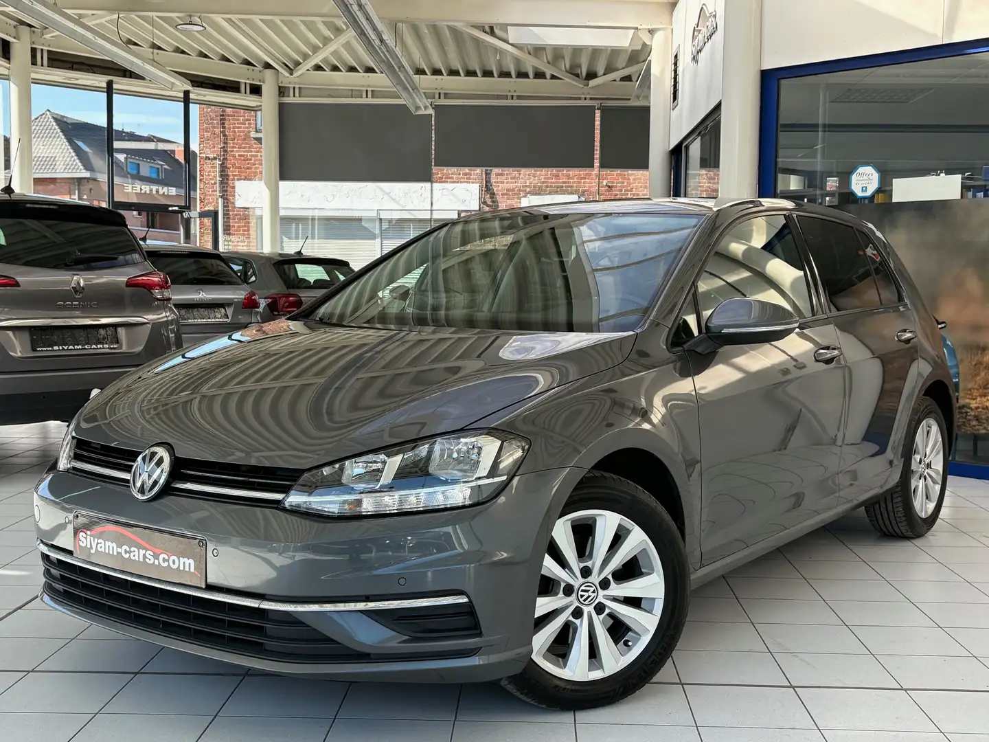 Volkswagen Golf 1.6 TDi * GPS * CAMERA * CARPLAY * PDC * JANTES * Gris - 1