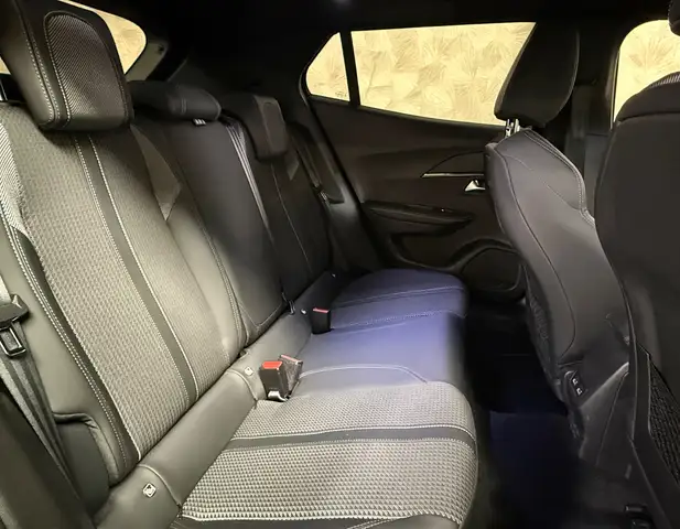 Peugeot 2008 view 11