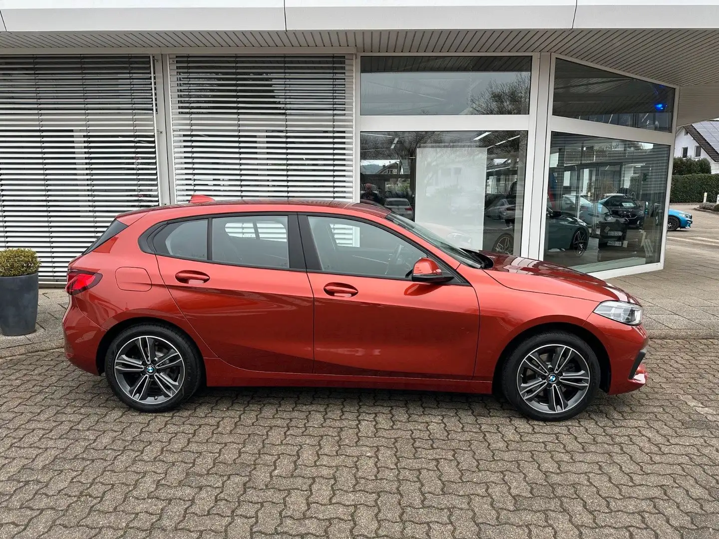 BMW 116 i Advantage +RFK +Hifi +SHZ +HUD +Navi +Apple Orange - 2