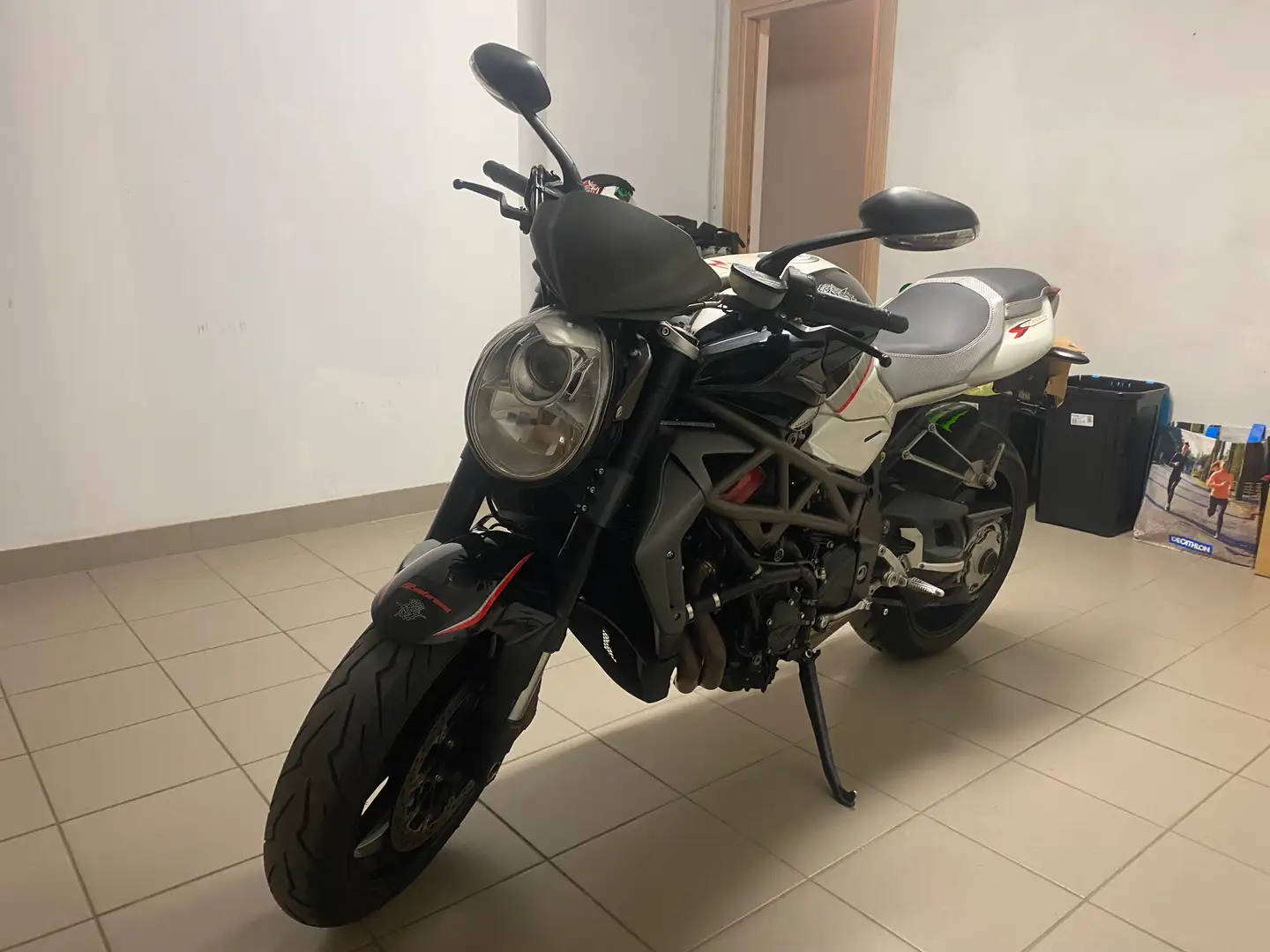 MV Agusta Brutale 1090 RR Negru - 2