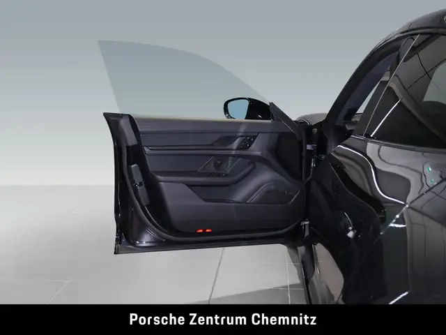 Porsche Taycan view 10