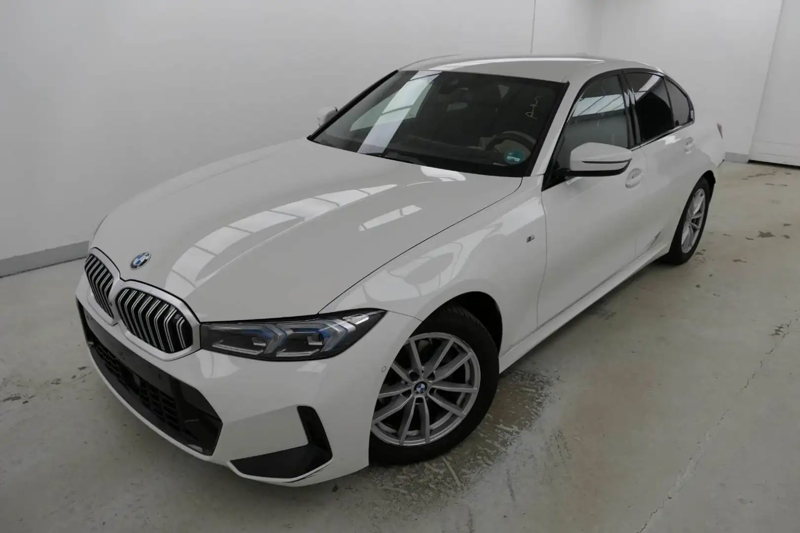 BMW 320 xi Lim. M Sport ACC HiFi SHZ HUD KZU QI 360° Weiß - 2