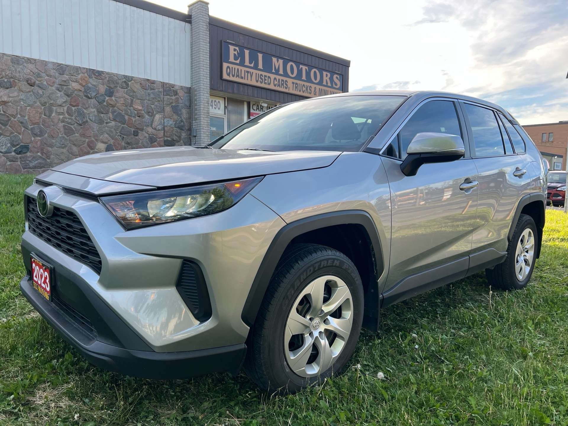 2023 Toyota RAV 4 LE AWD | Apple Carplay | Adaptive Cruise | Lane De
