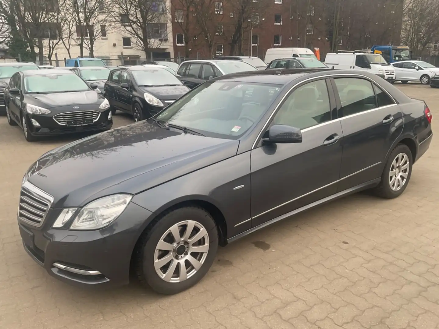Mercedes-Benz E 220 E Limousine E 220 CDI BlueEfficiency Grau - 1