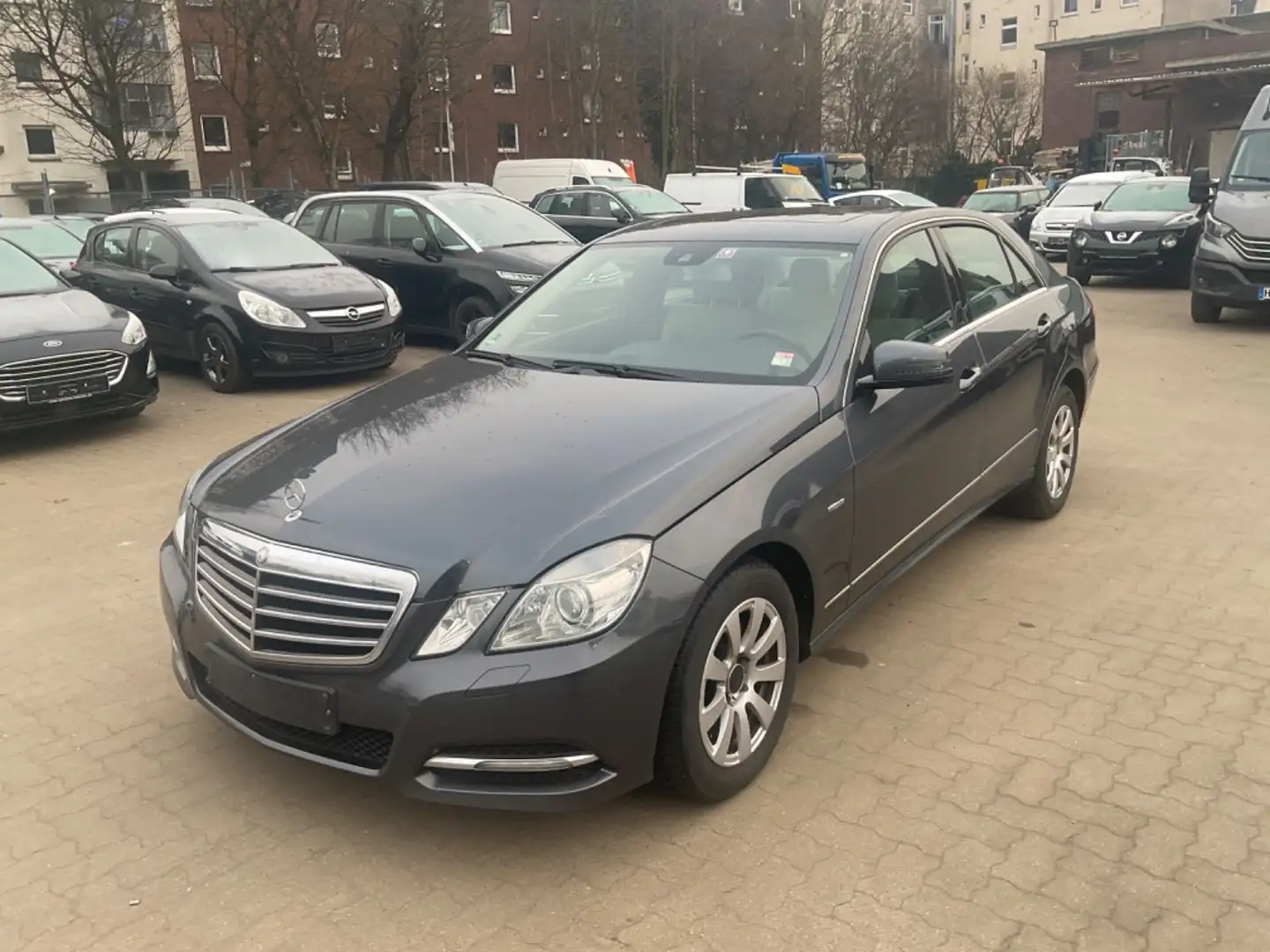 Mercedes-Benz E 220 E Limousine E 220 CDI BlueEfficiency Grau - 2