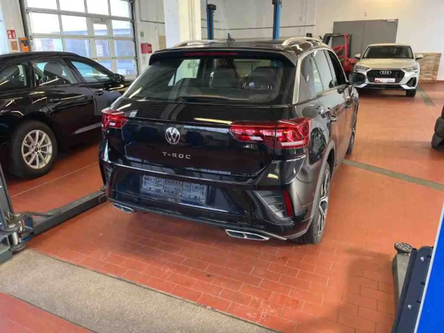 Volkswagen T-Roc 1.5 TSI DSG R-Line Pano+AHK+ACC+Kamera+Nav Schwarz - 2