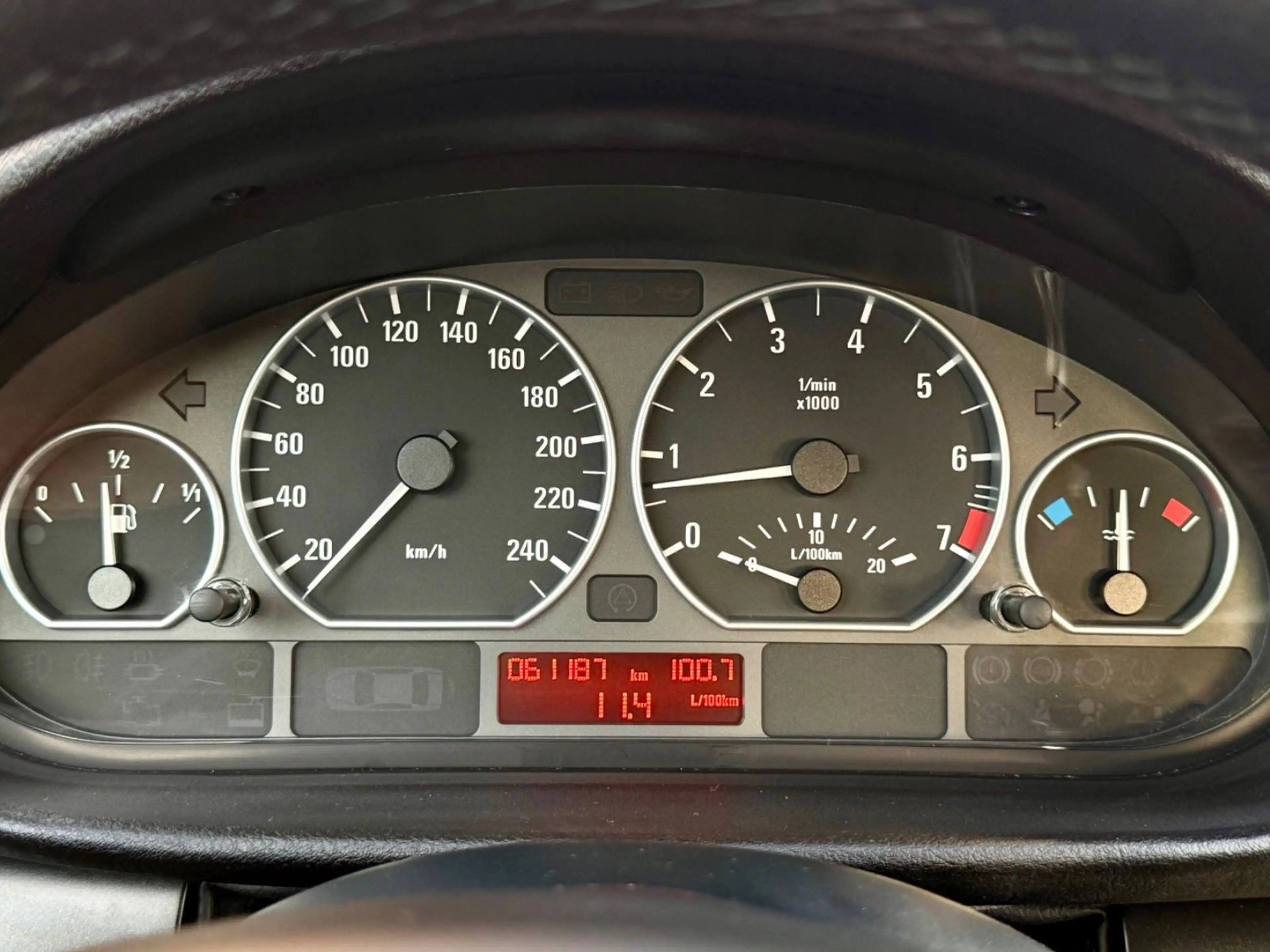 BMW 316 i Edition Exclusive * TÜV 05/27* — photo 13