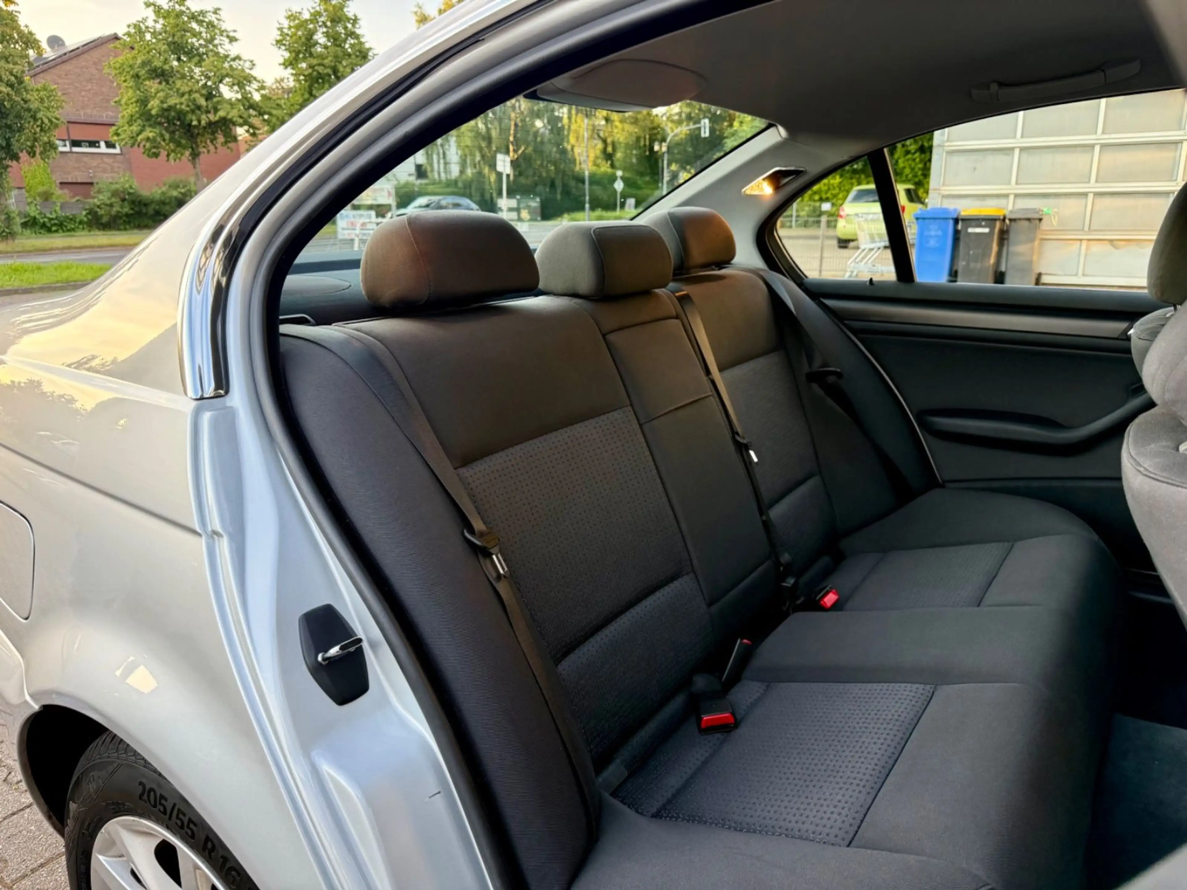 BMW 316 i Edition Exclusive * TÜV 05/27* — photo 9