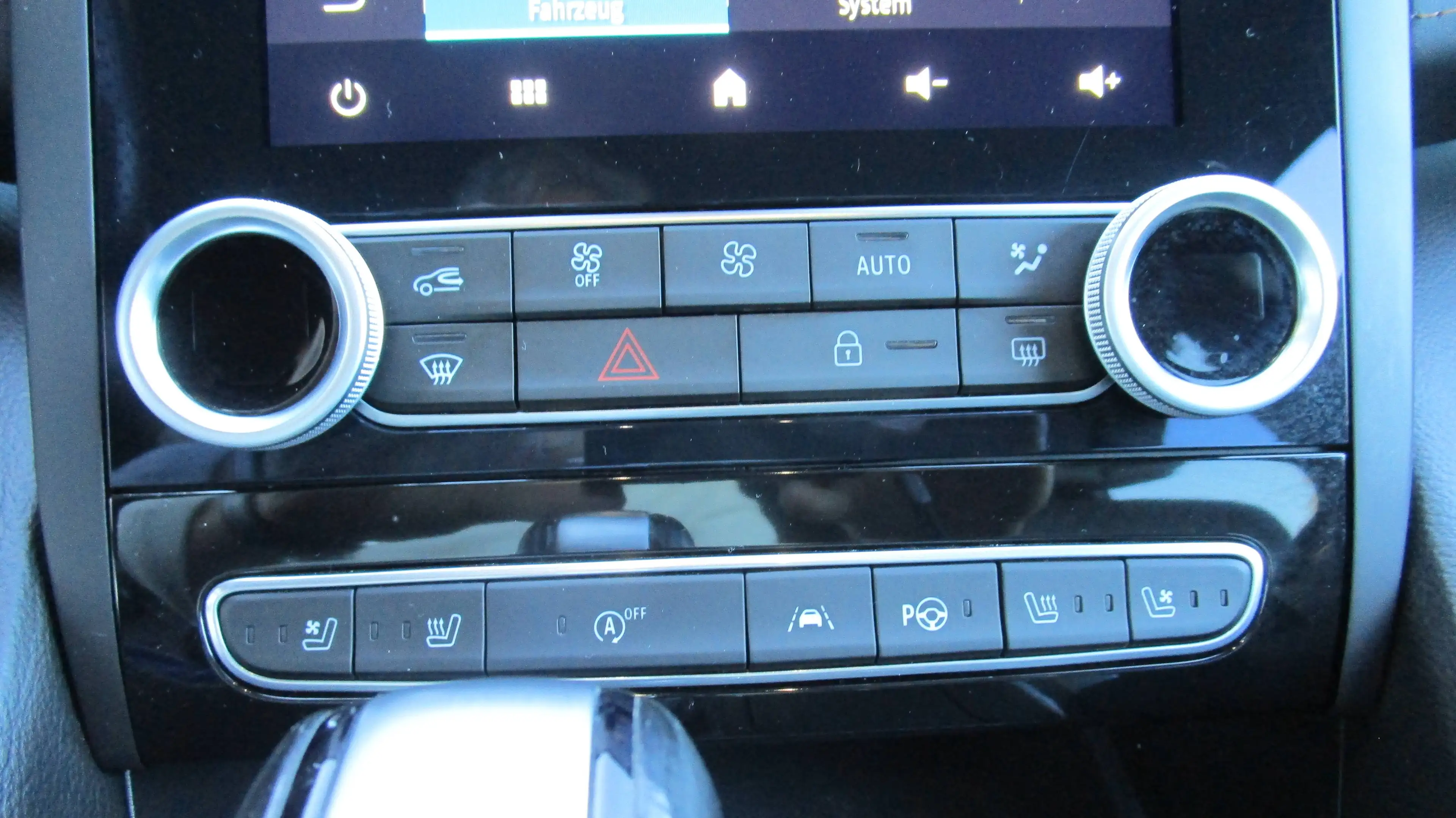 Renault Talisman Initiale Paris TCe225 — photo 13