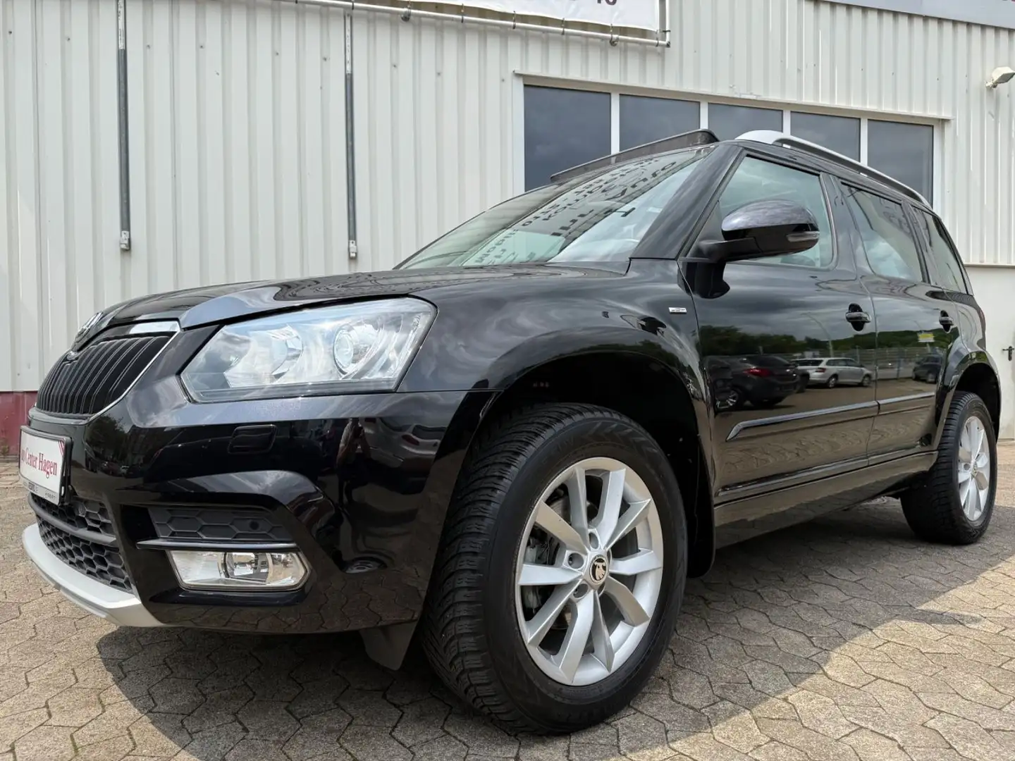 Skoda Yeti 2.0TDI JOY 4x4/LED/SHZ/AHK/PANO/SHZ/CarPlay Negro - 2