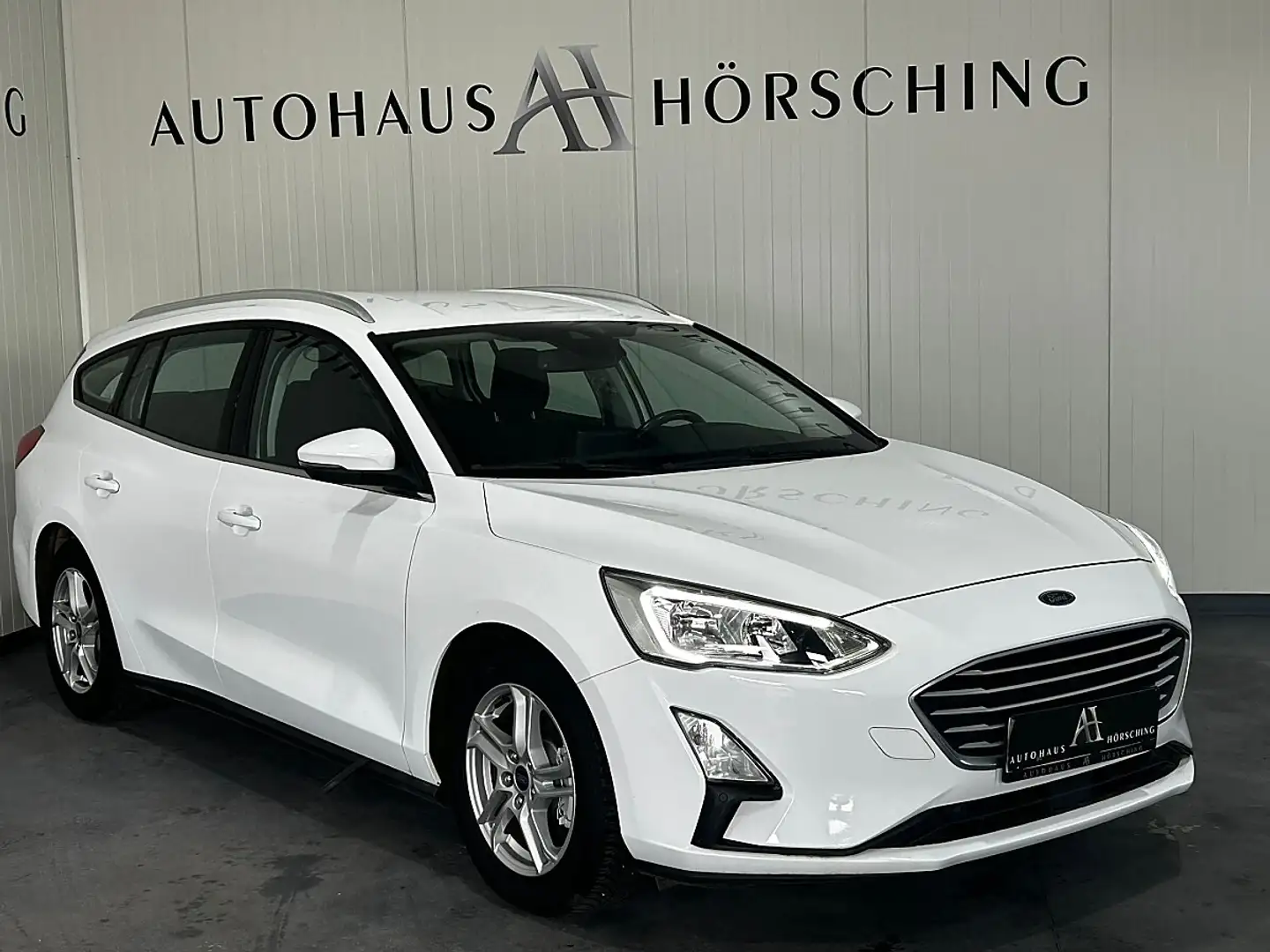 Ford Focus Traveller 1,5 EcoBlue Trend Edition Business Weiß - 1
