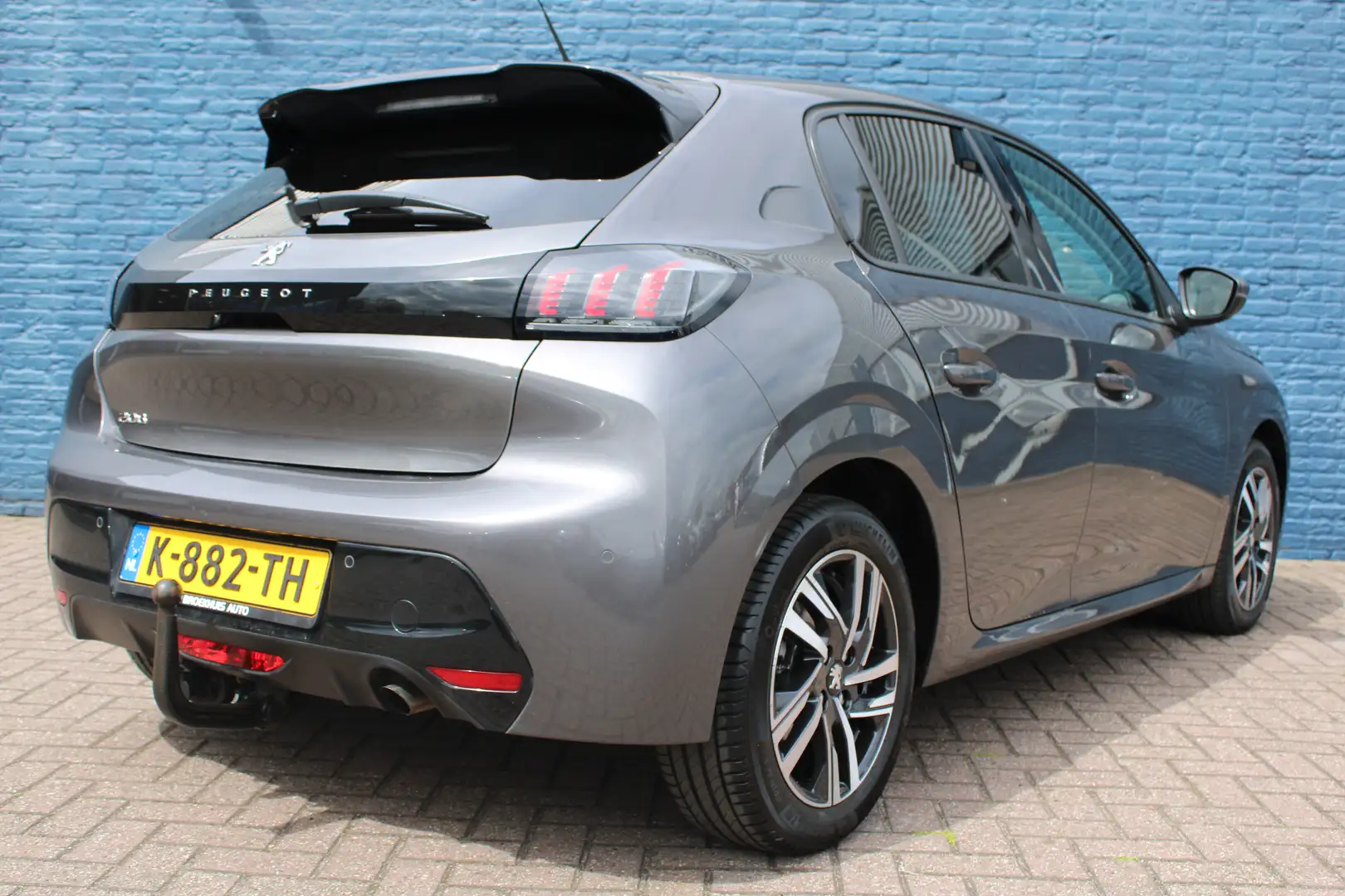 Peugeot 208 1.2 PureTech Allure | Automaat | Navi by app | Tre Gris - 2