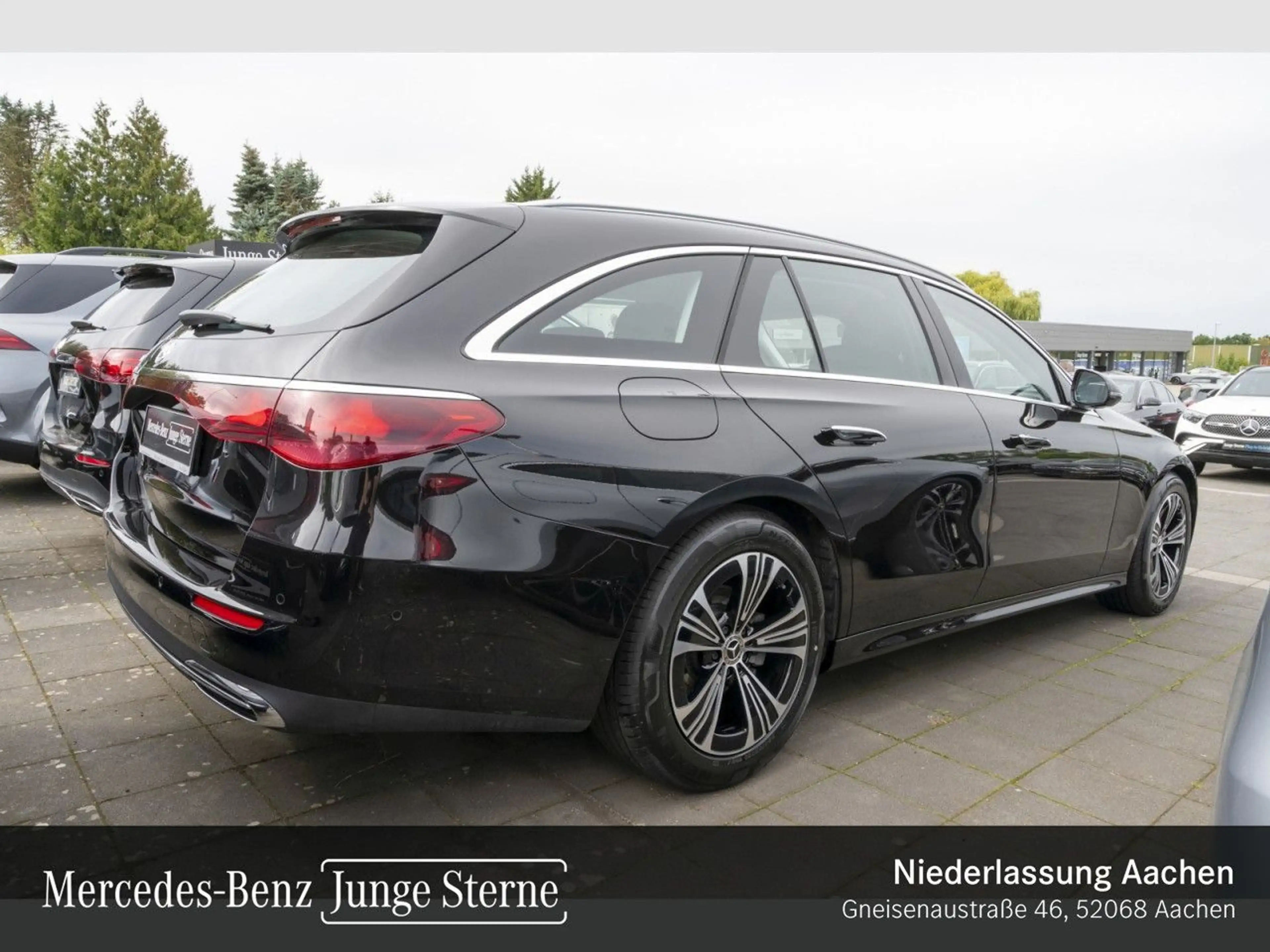 Mercedes-Benz E 220 d T Avantgarde LED AHK Kamera Spurhalt-Ass — photo 3