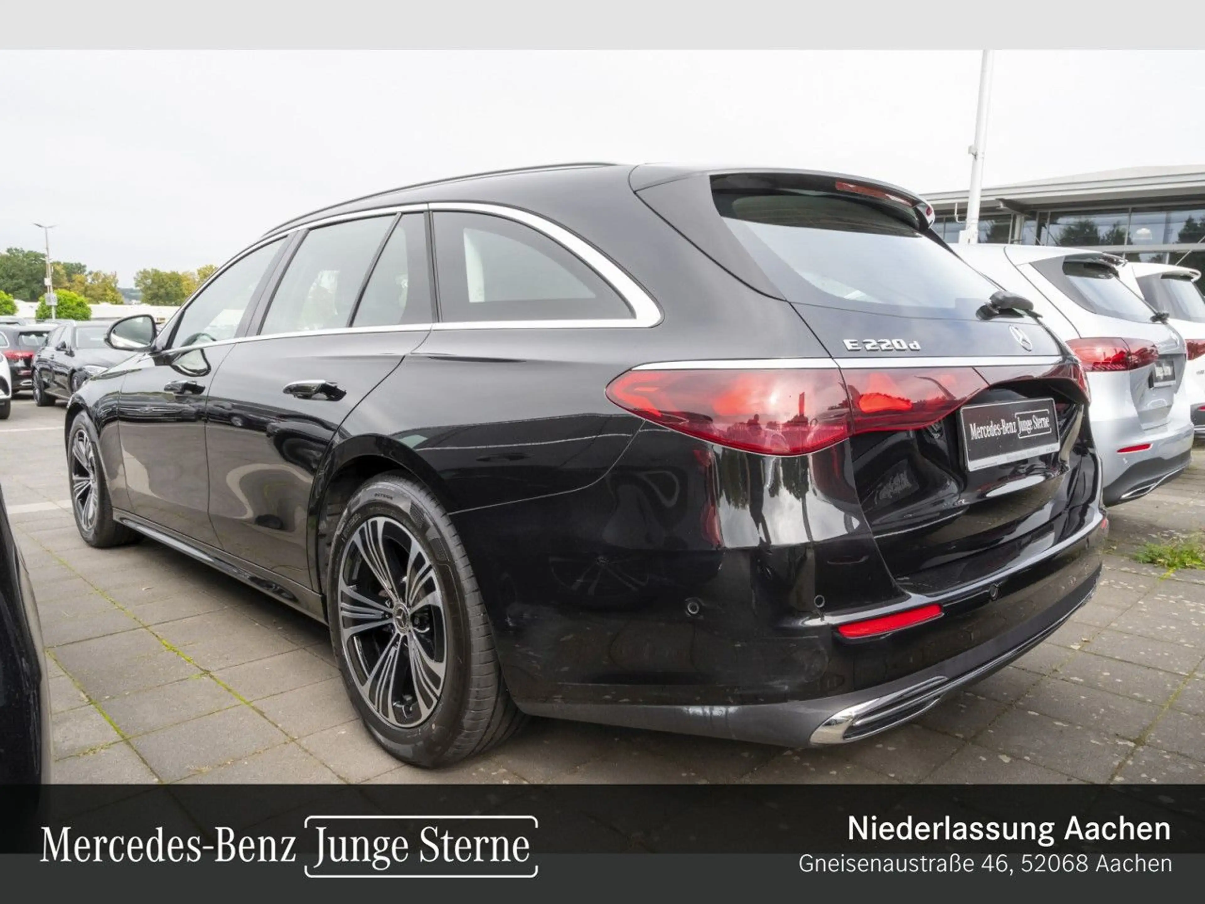 Mercedes-Benz E 220 d T Avantgarde LED AHK Kamera Spurhalt-Ass — photo 10