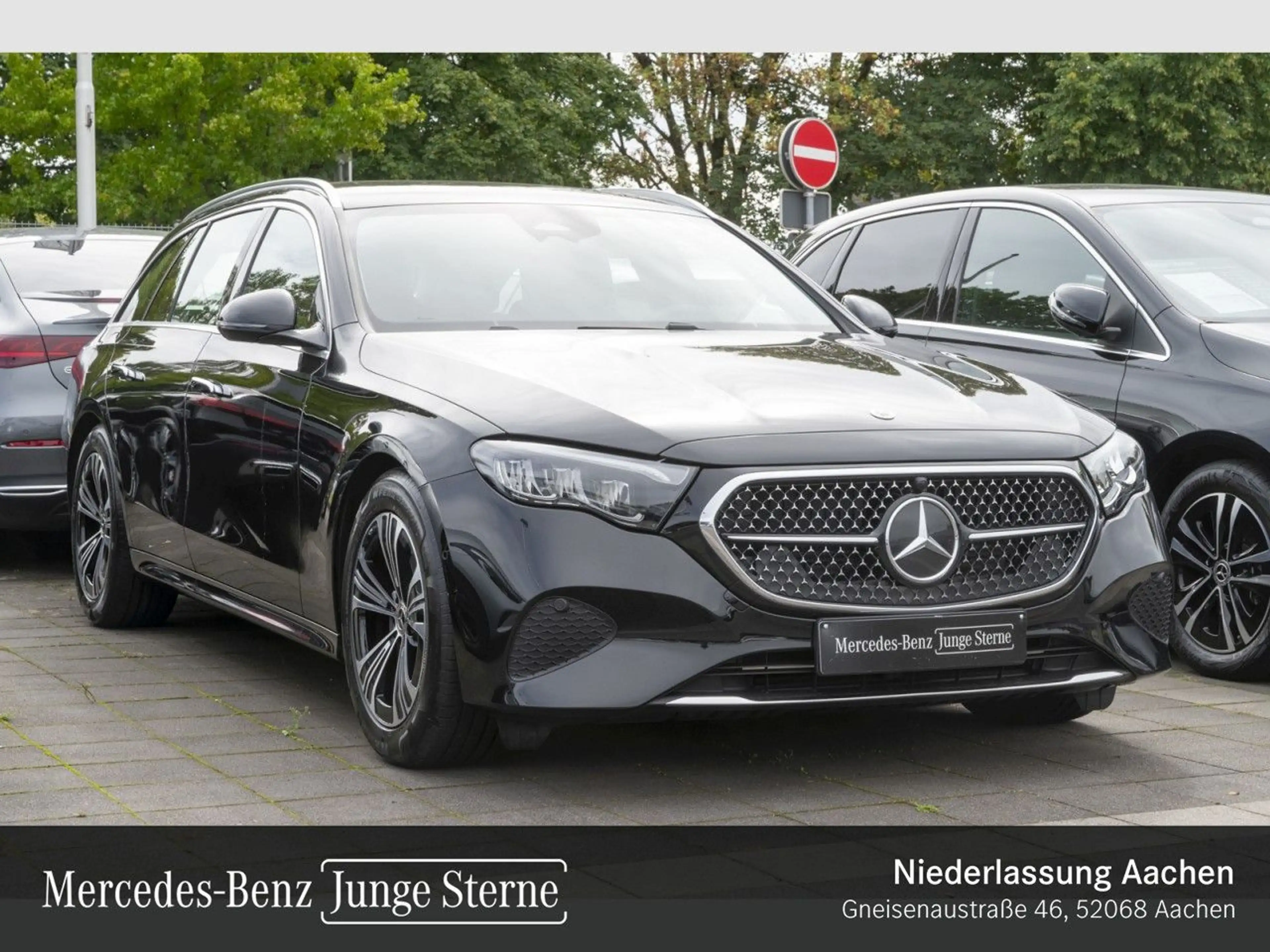 Mercedes-Benz E 220 d T Avantgarde LED AHK Kamera Spurhalt-Ass — photo 9