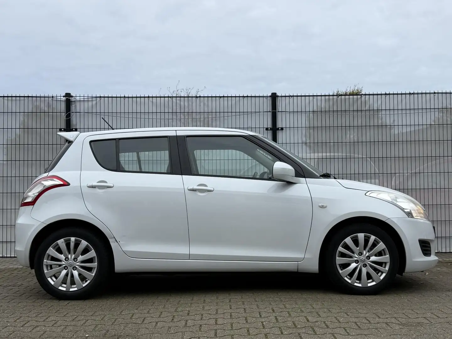 Suzuki Swift 1.2 Bandit EASSS Airco/Cruise! Wit - 2