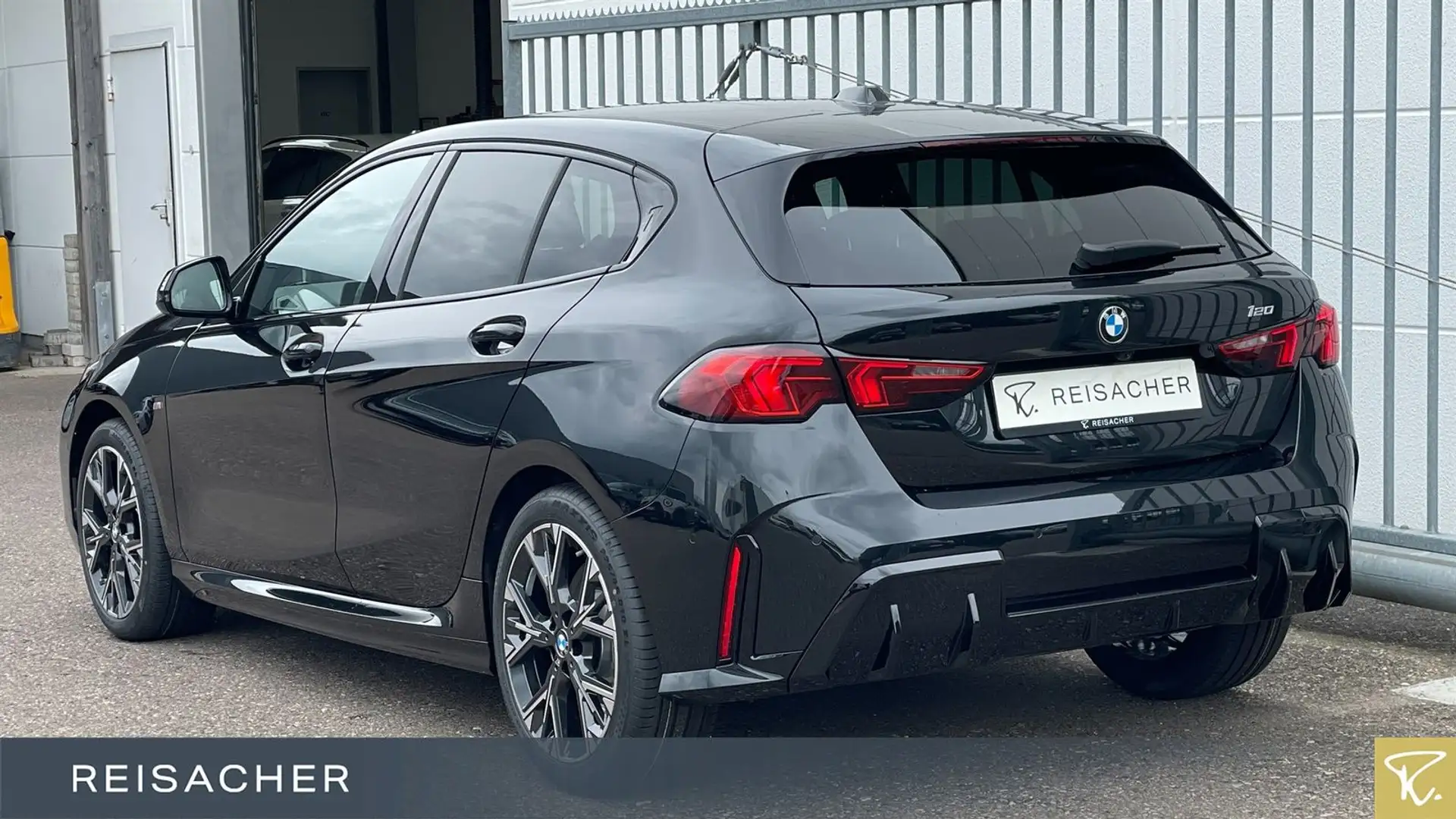 BMW 120 Sportpaket Autom. Parksystem Sportsitze Zwart - 2