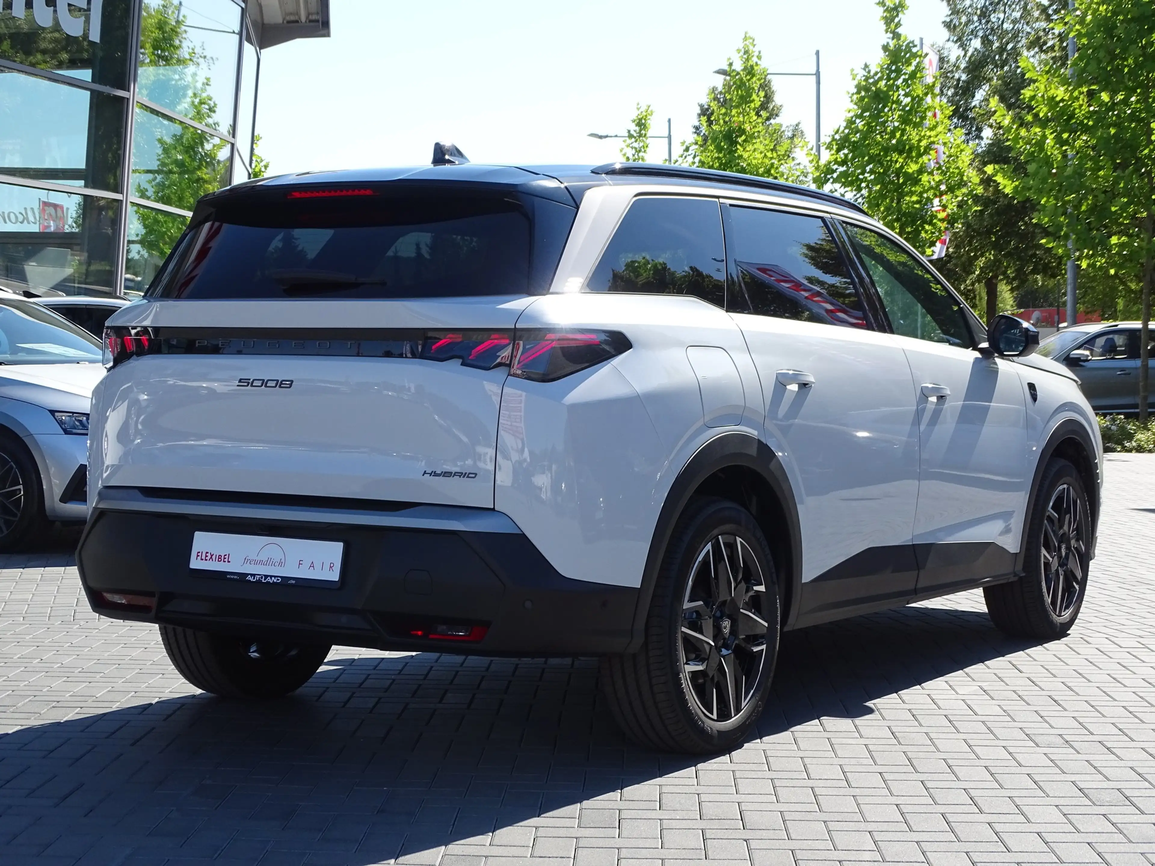 Peugeot 5008 GT 1.2 Hybrid Aut. Matrix ACC Navi 360° — photo 5