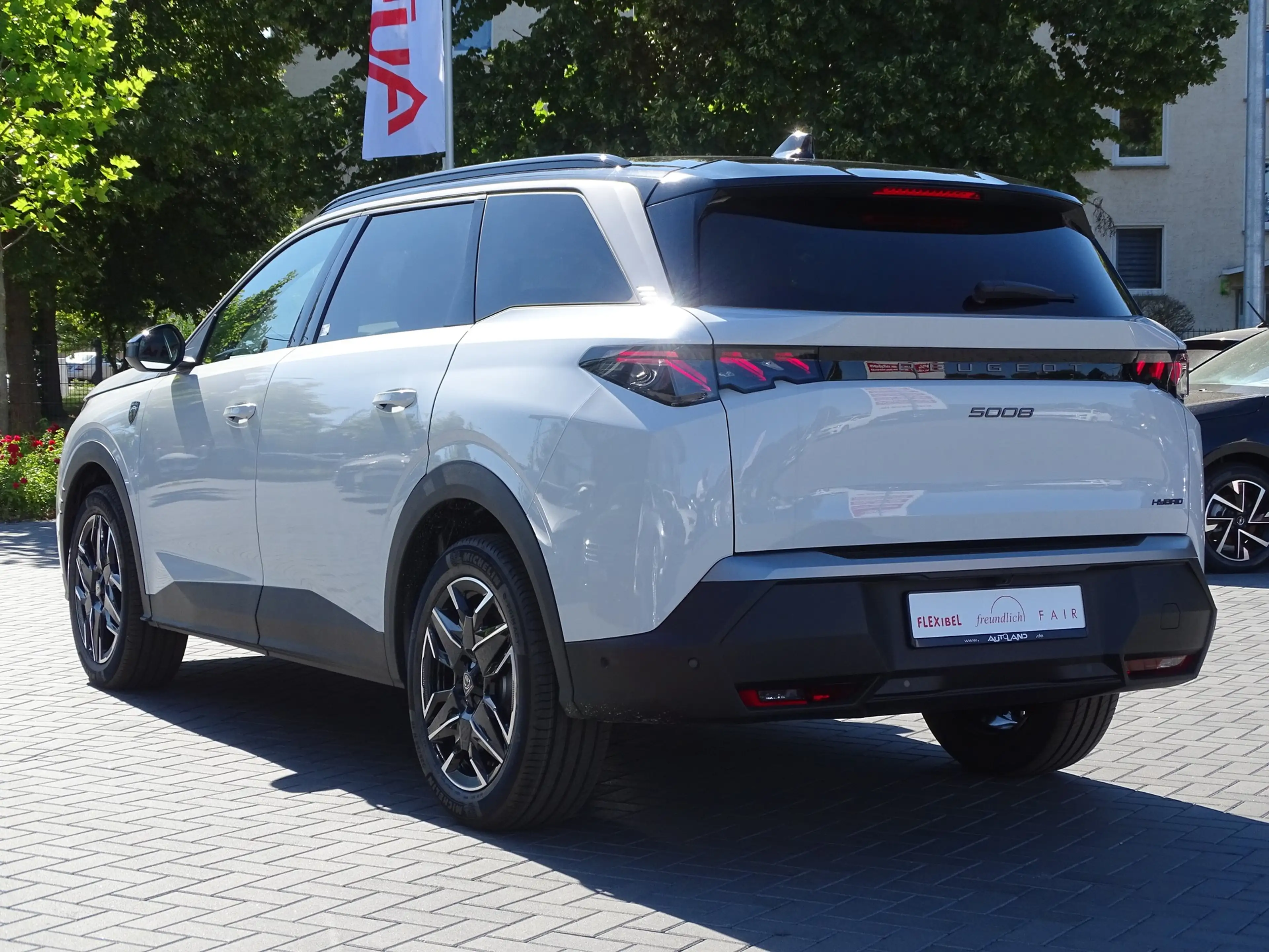 Peugeot 5008 GT 1.2 Hybrid Aut. Matrix ACC Navi 360° — photo 3