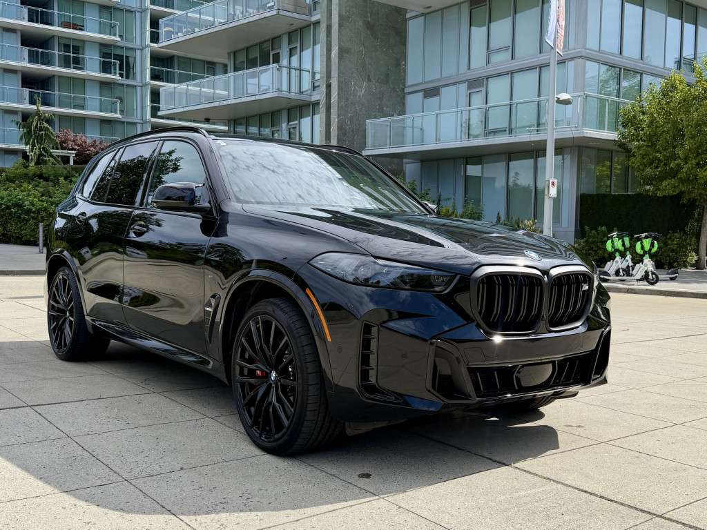 2026 BMW X5 M60i| ONLY 9680 KM. — photo 1