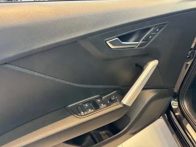Audi Q2 view 8