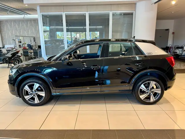 Audi Q2 view 4