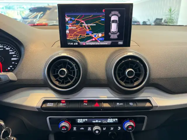 Audi Q2 view 13