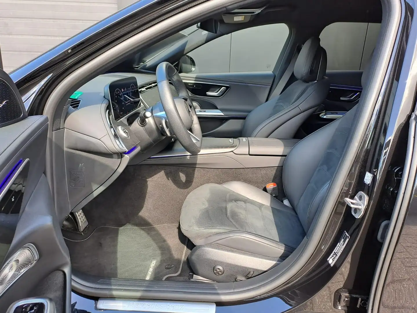 Mercedes-Benz E 200 Break AMG Line | Distronic | Verwarmde Achterzetel Zwart - 2