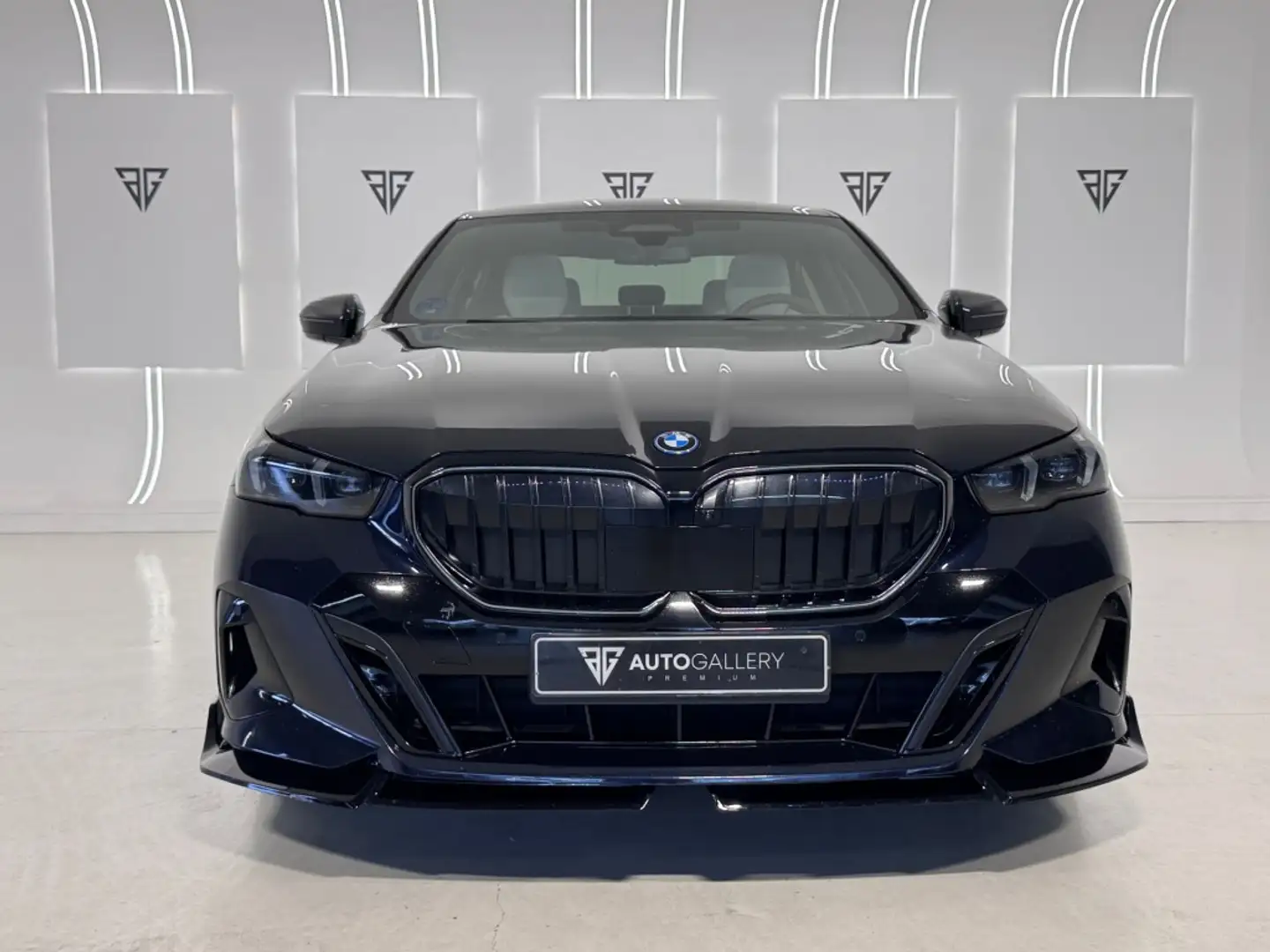 BMW 550 550e xDrive M Sport Pro Negro - 2