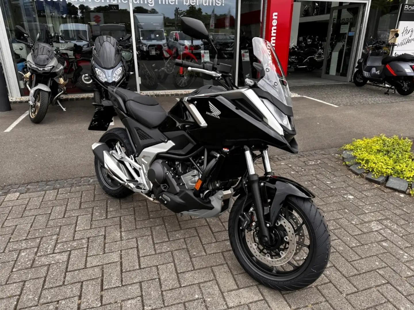 Honda NC 750 *DCT*Mod.2025*6 Jahre Garantie*58PS*Schwarz* Fekete - 2