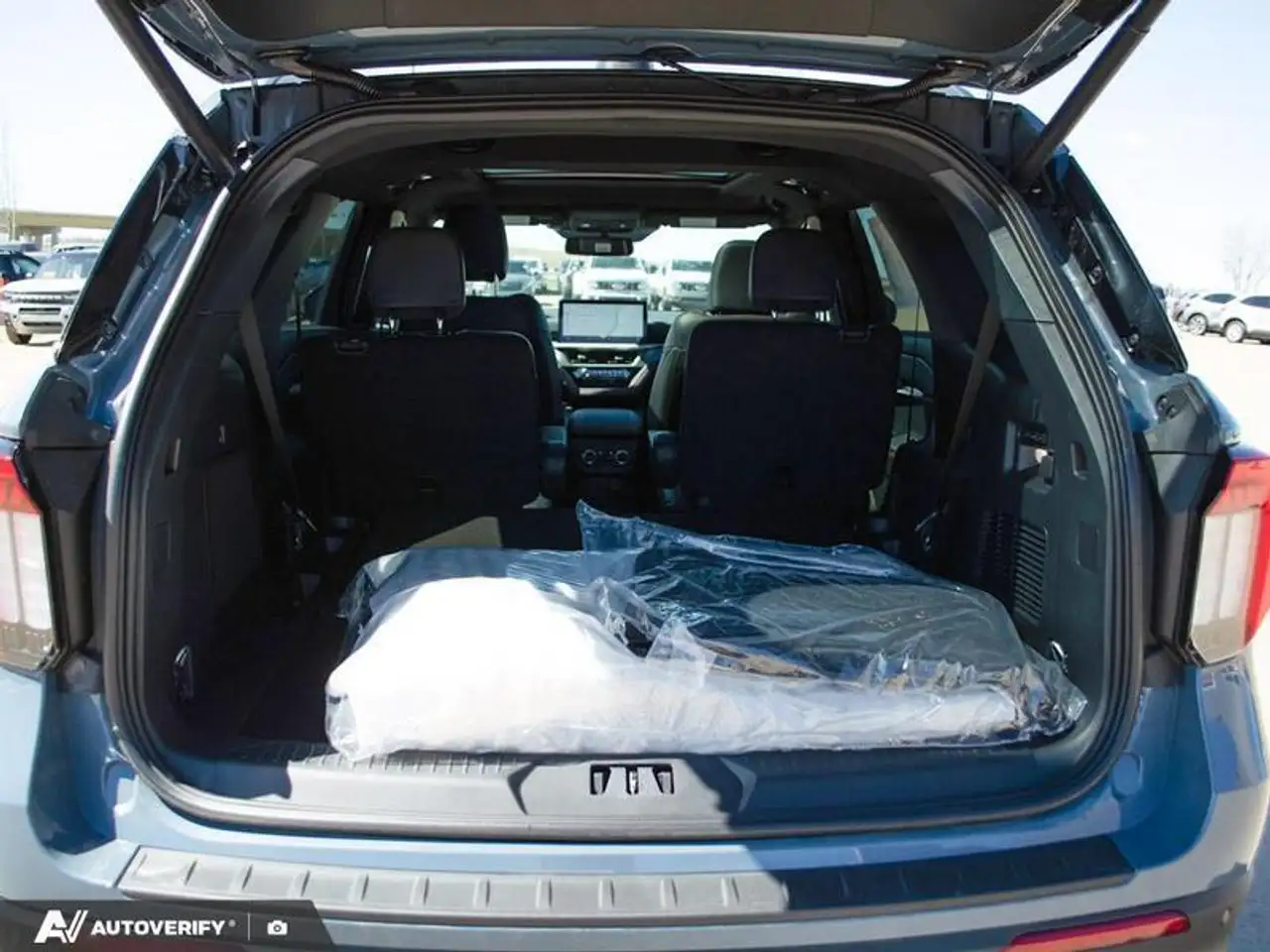 Ford Explorer снимка Ford Explorer