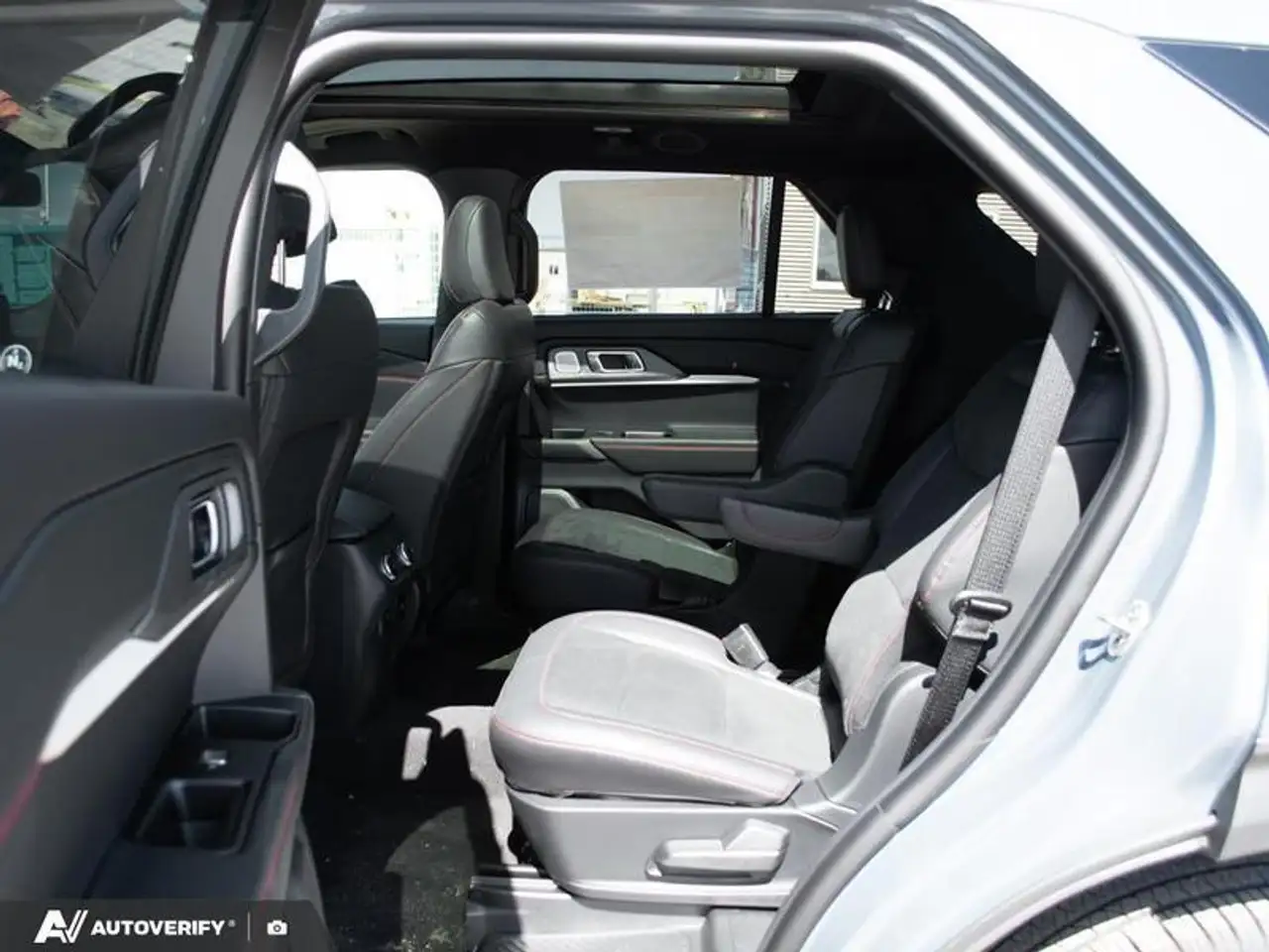 Ford Explorer снимка Ford Explorer