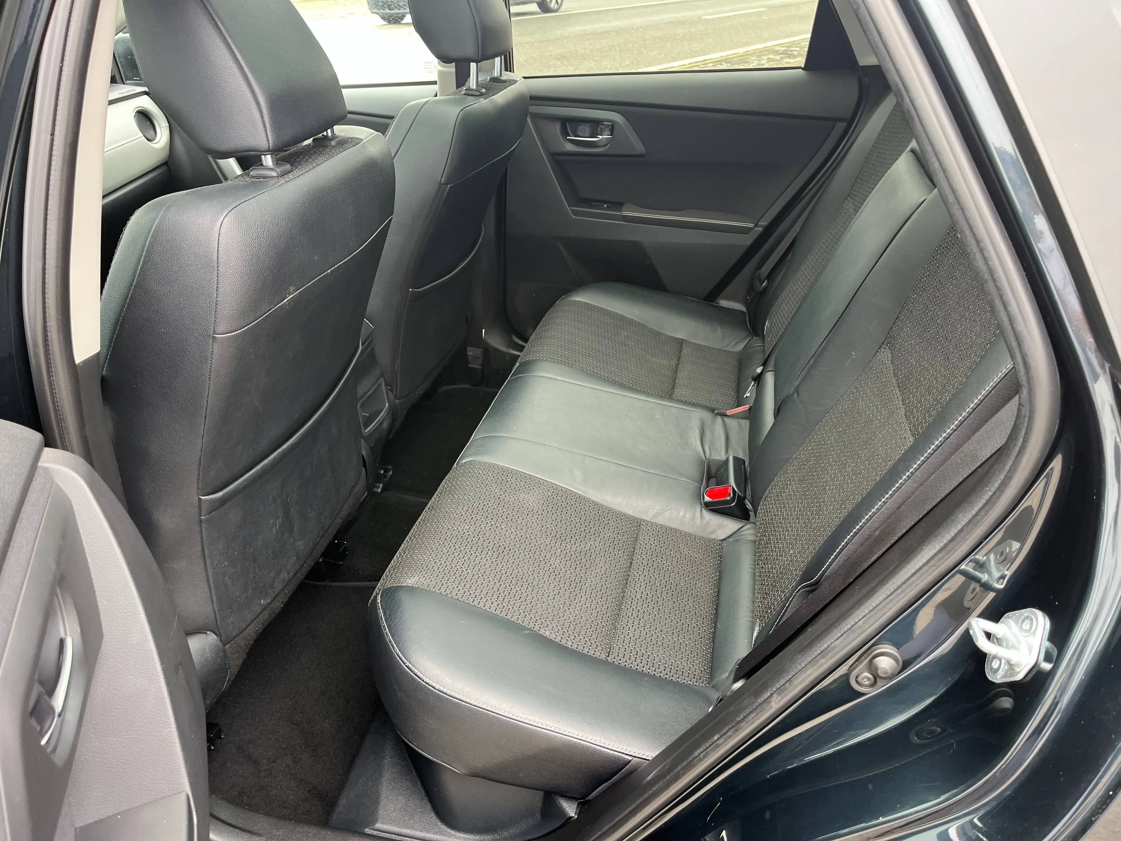 Toyota Auris Auris SW HEV 1.8i HSD Premium CVT — photo 9