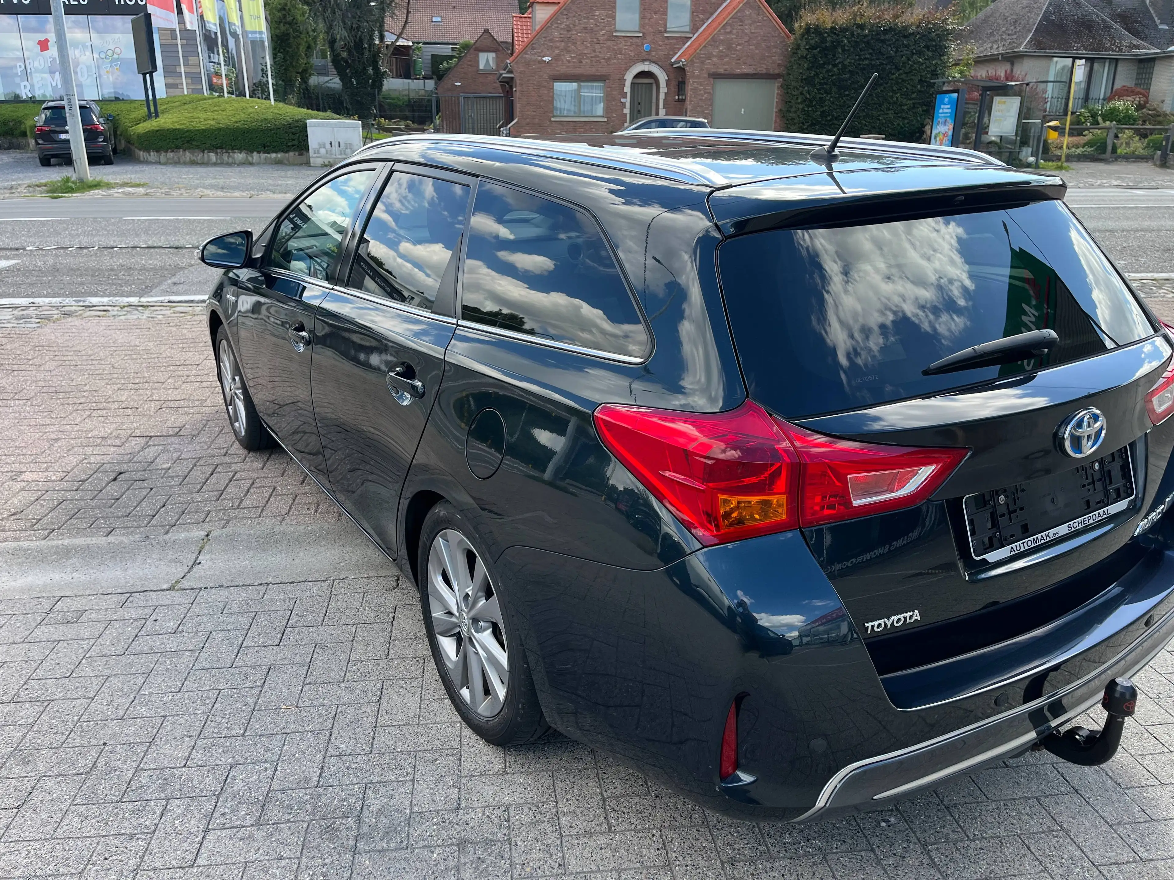 Toyota Auris Auris SW HEV 1.8i HSD Premium CVT — photo 2