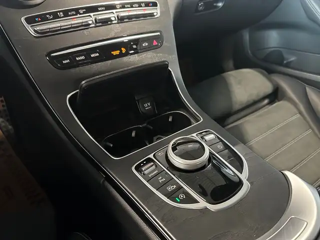 Mercedes-Benz 220 view 28