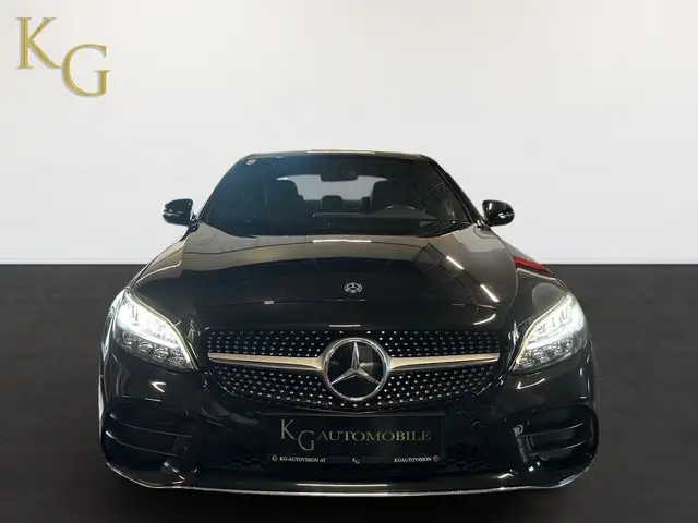 Mercedes-Benz 220 view 11
