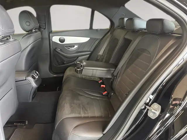 Mercedes-Benz 220 view 21