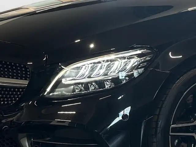 Mercedes-Benz 220 view 12