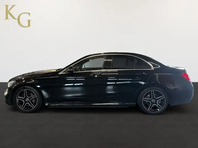 Mercedes-Benz 220 view 4